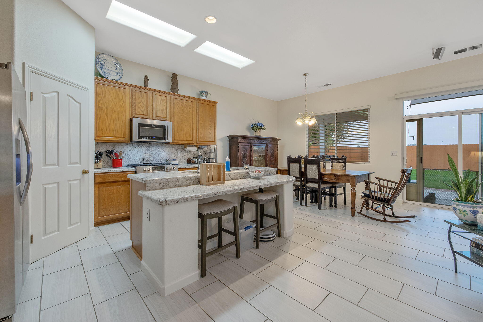 714 N Magna Carta Ave, Hanford, CA 93230