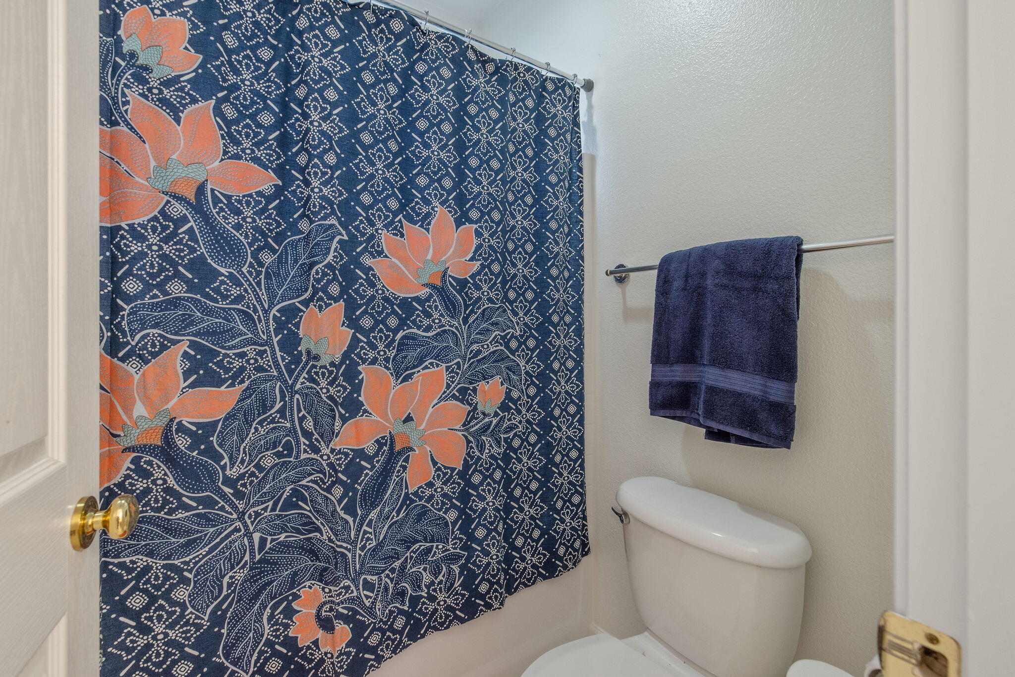 714 N Magna Carta Ave, Hanford, CA 93230