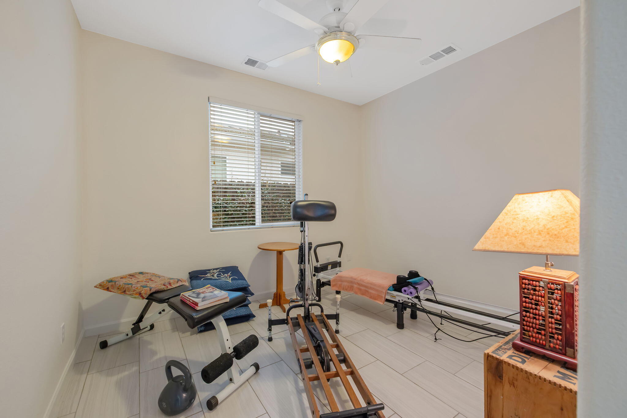 714 N Magna Carta Ave, Hanford, CA 93230