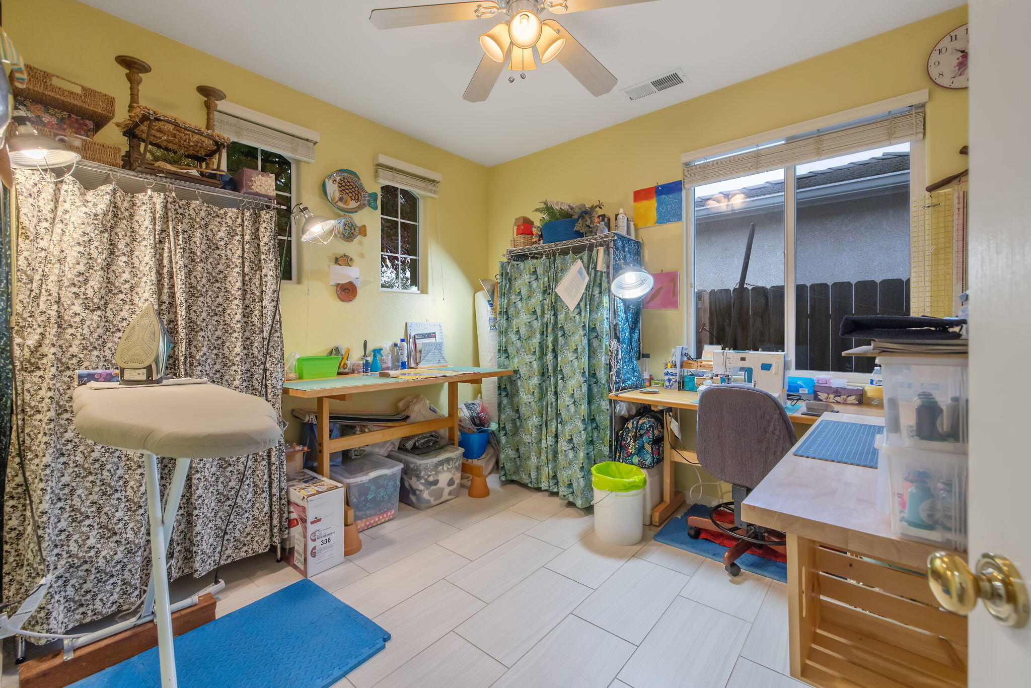 714 N Magna Carta Ave, Hanford, CA 93230