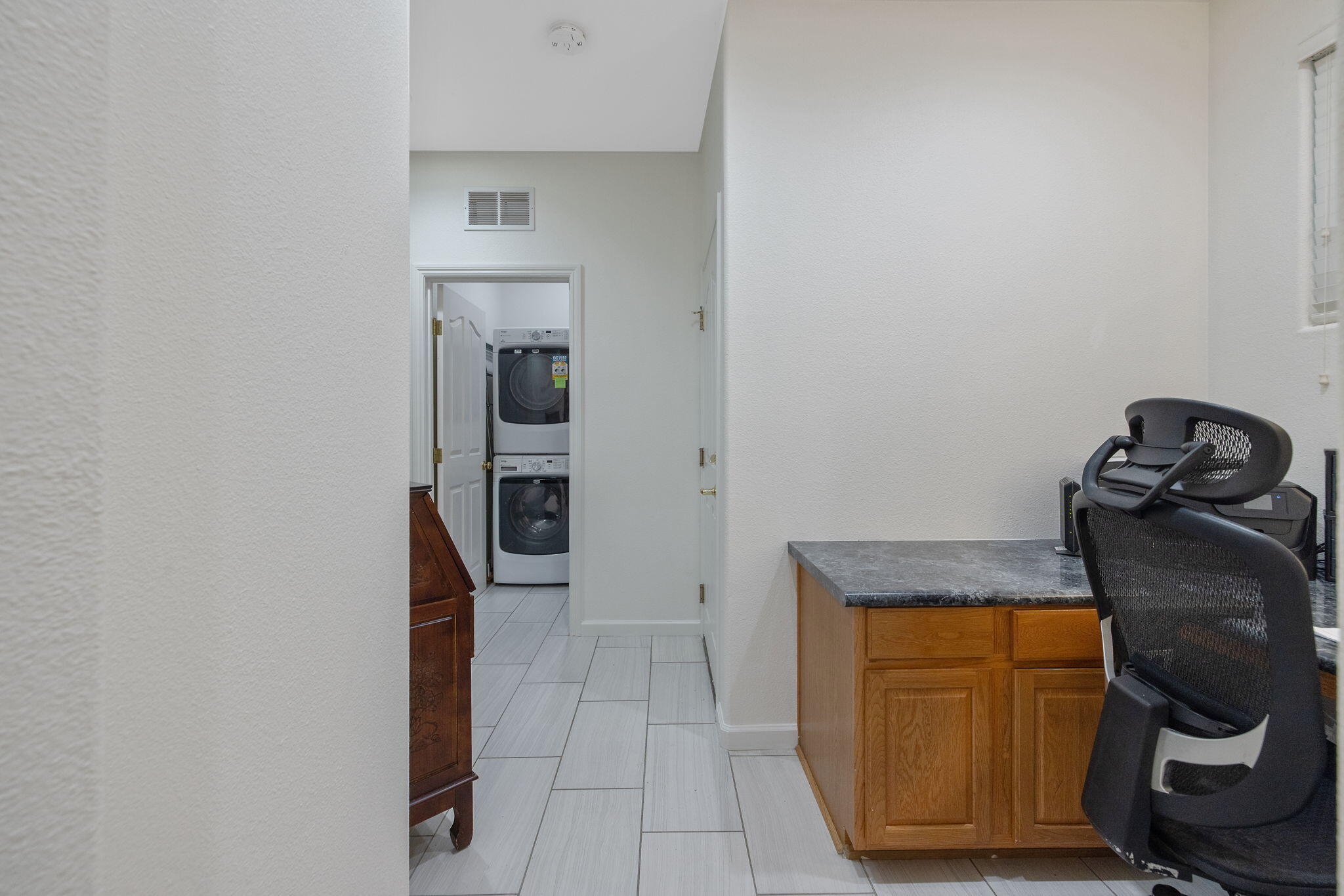 714 N Magna Carta Ave, Hanford, CA 93230