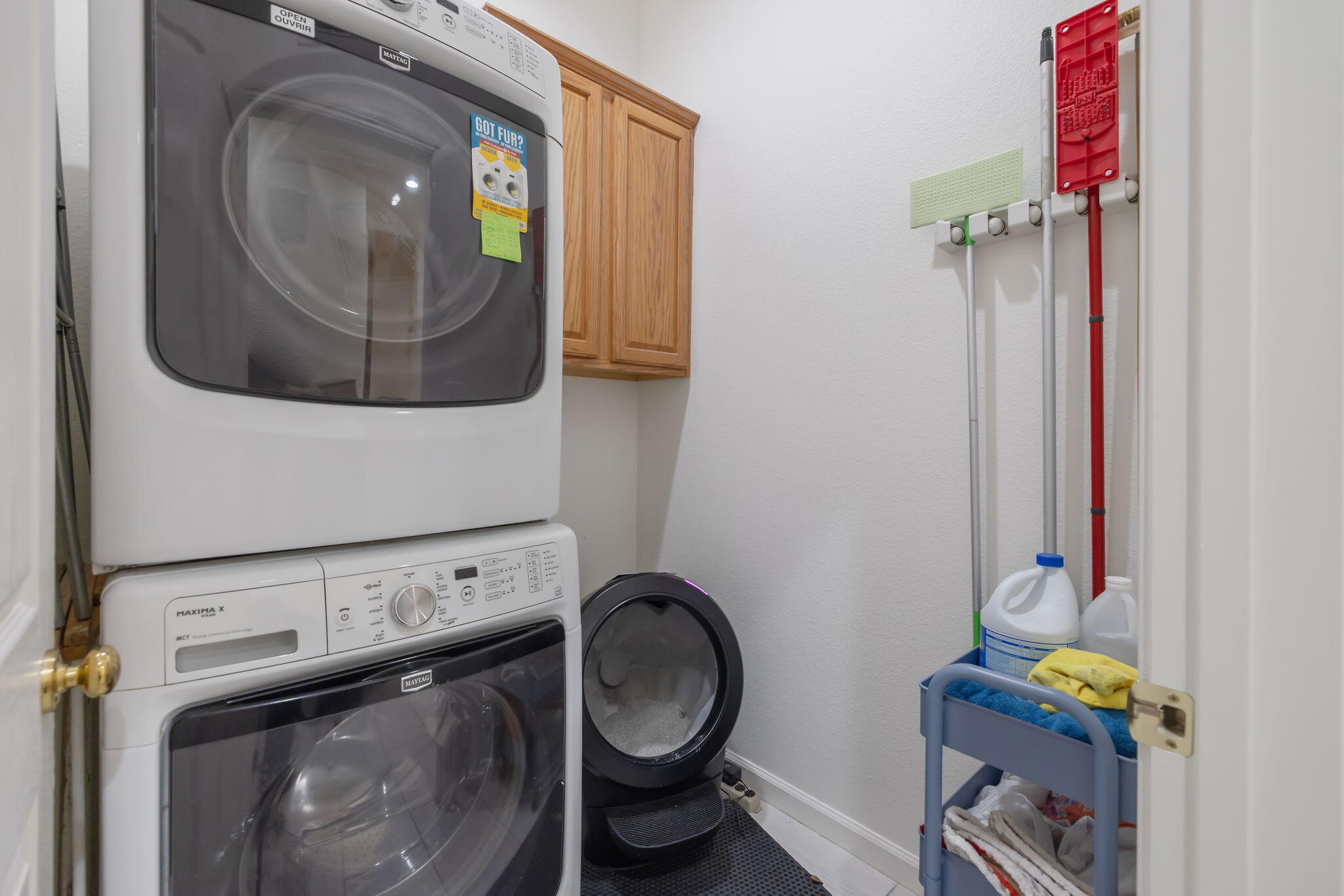 714 N Magna Carta Ave, Hanford, CA 93230