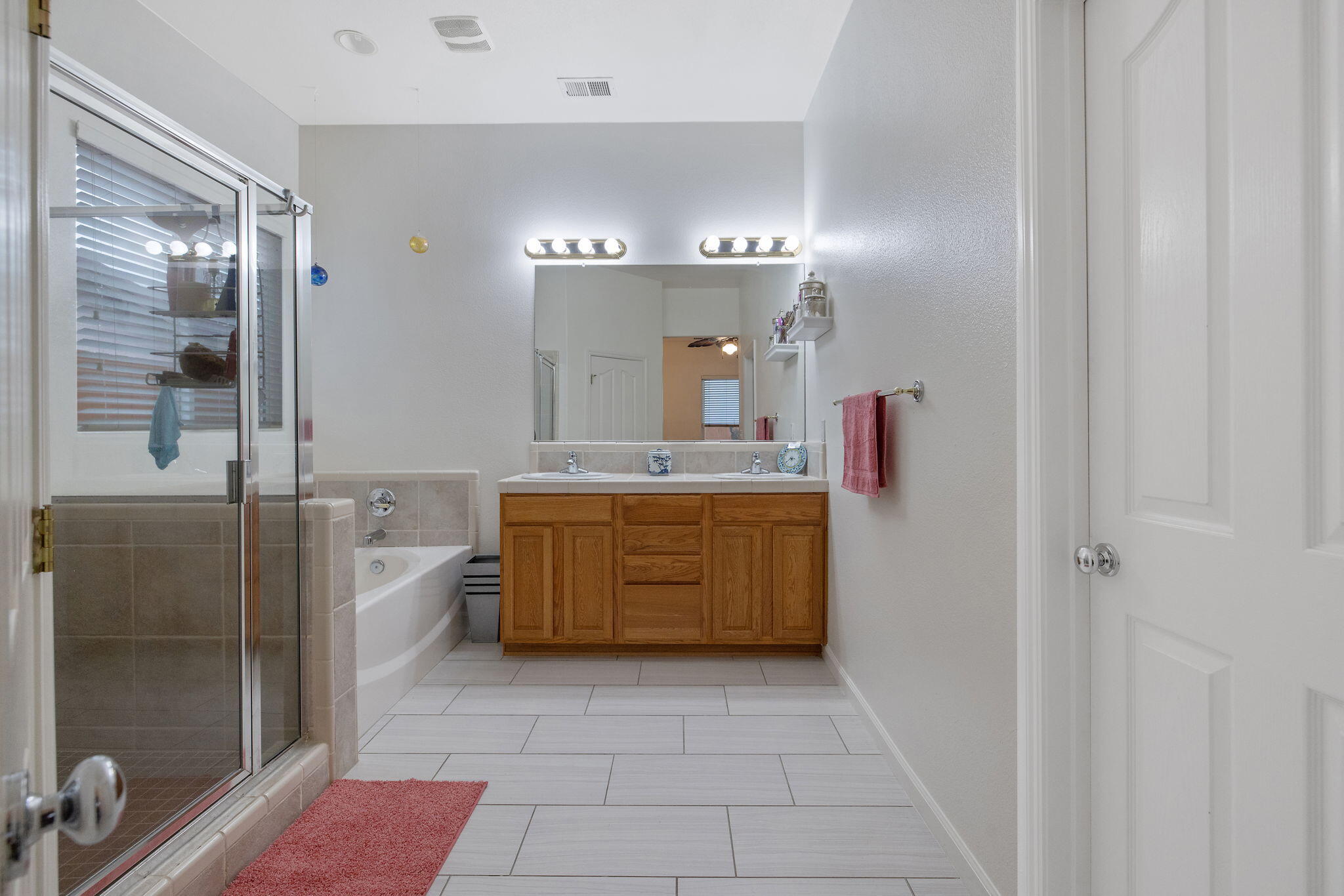 714 N Magna Carta Ave, Hanford, CA 93230