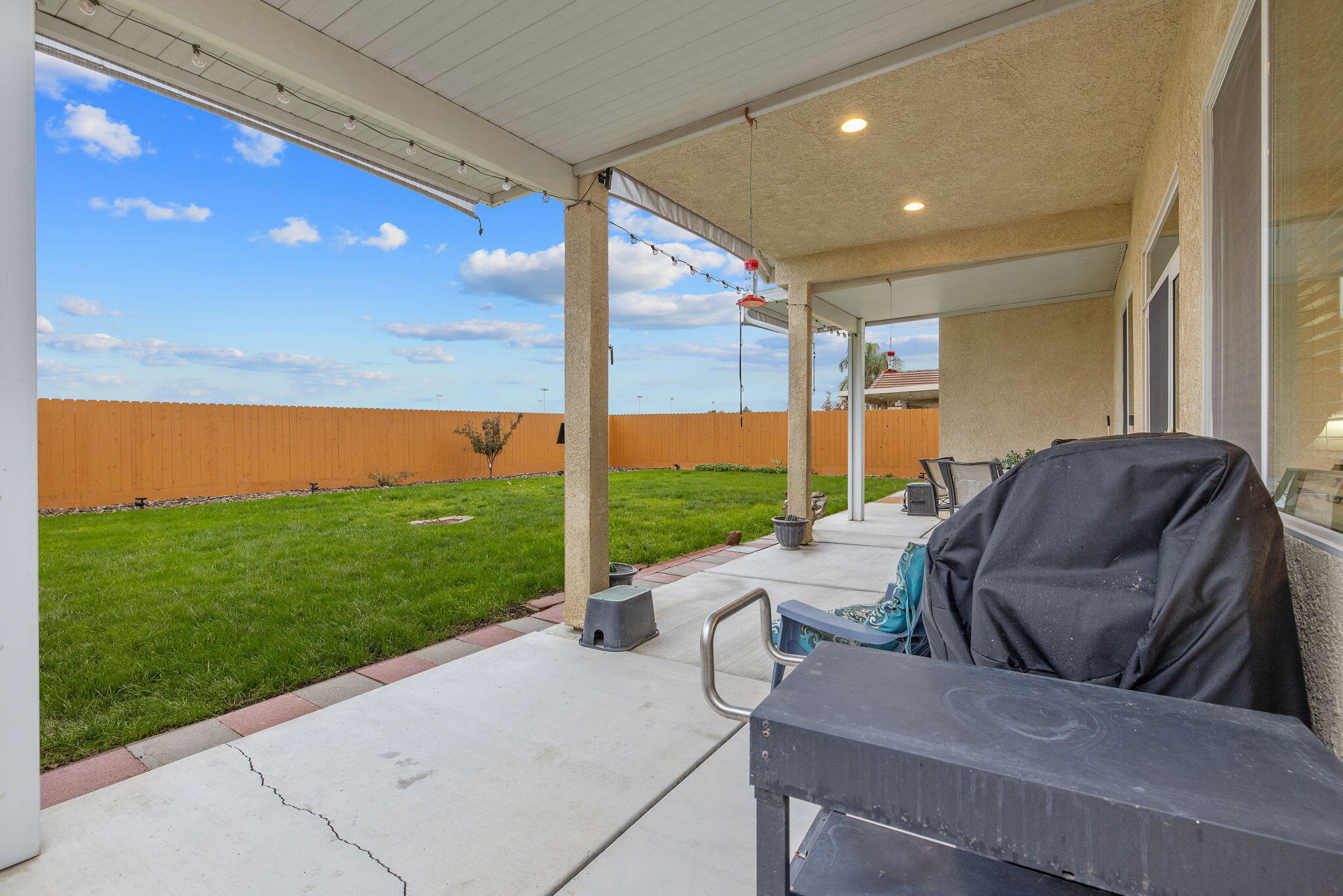 714 N Magna Carta Ave, Hanford, CA 93230