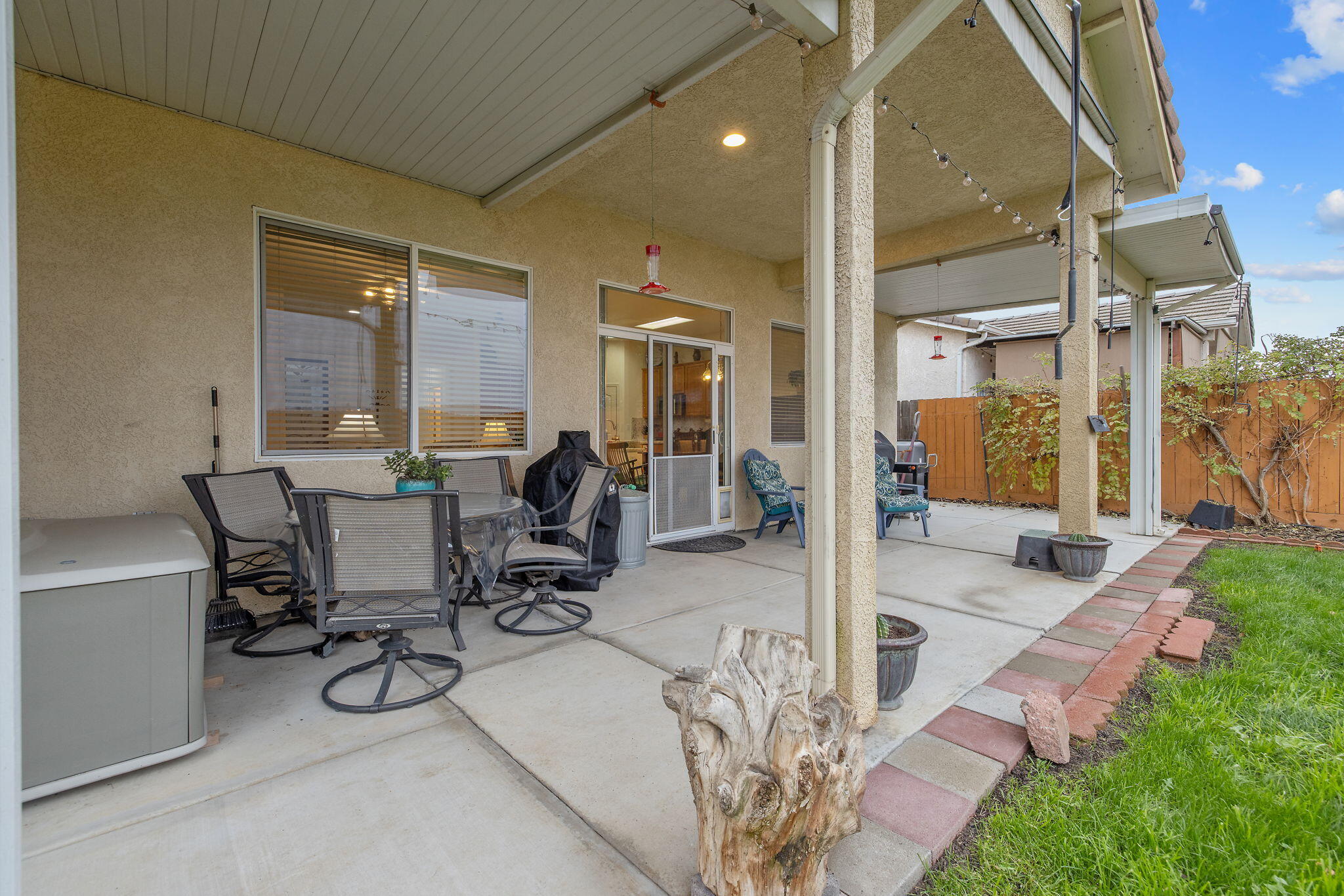 714 N Magna Carta Ave, Hanford, CA 93230