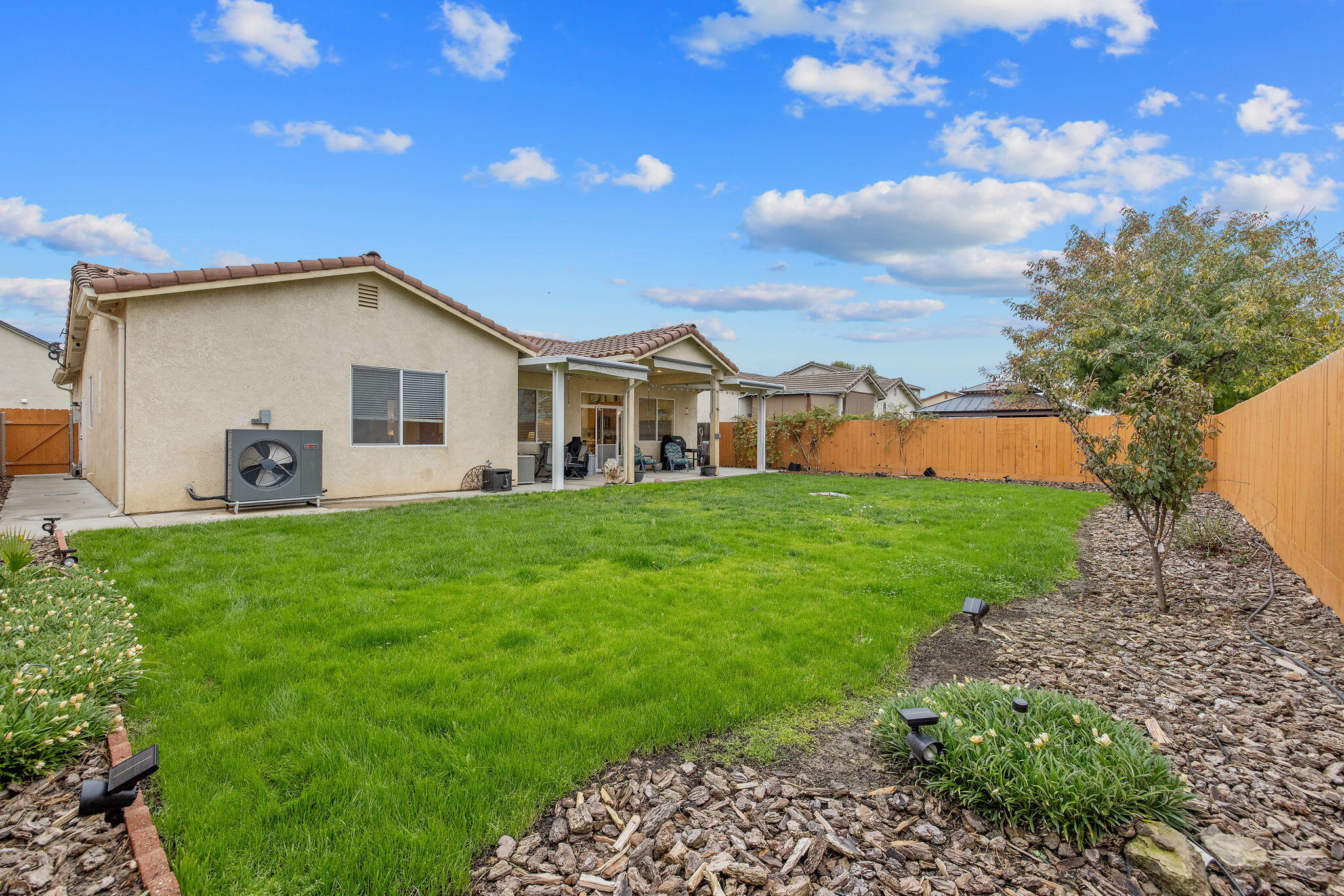 714 N Magna Carta Ave, Hanford, CA 93230