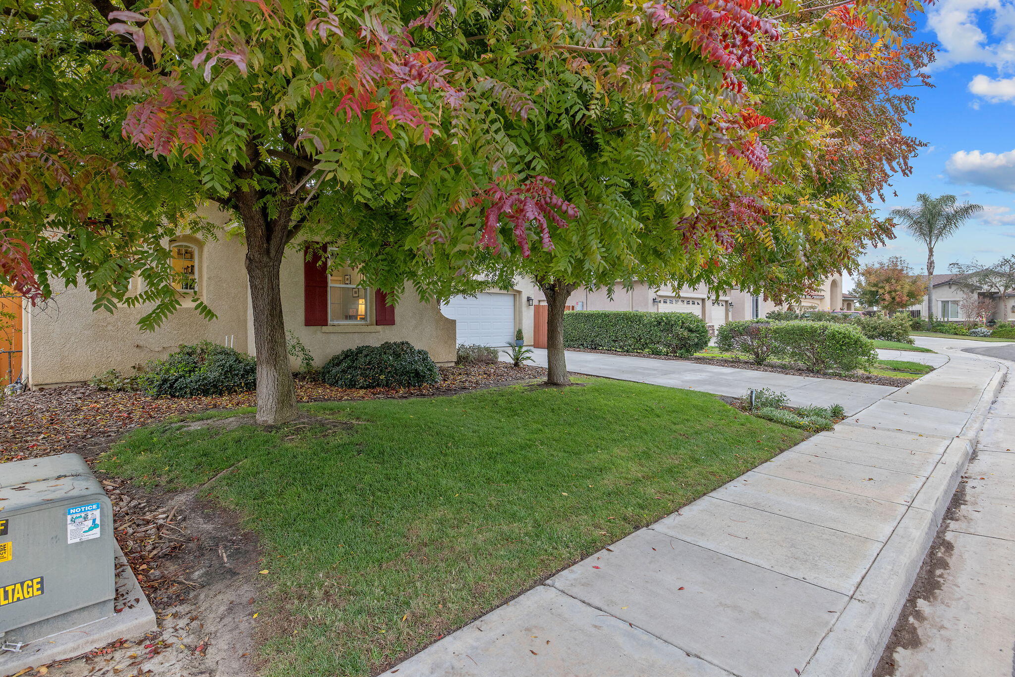 714 N Magna Carta Ave, Hanford, CA 93230