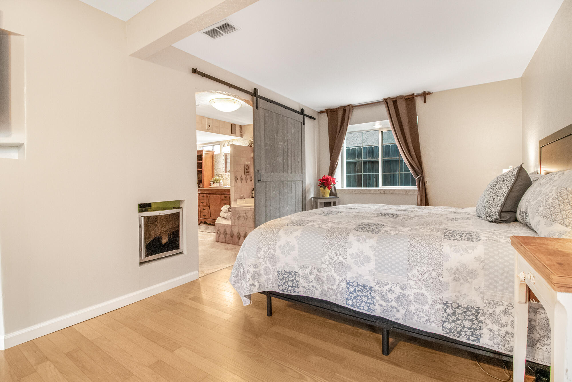 2505 S Ben Maddox Way, Visalia, CA 93292