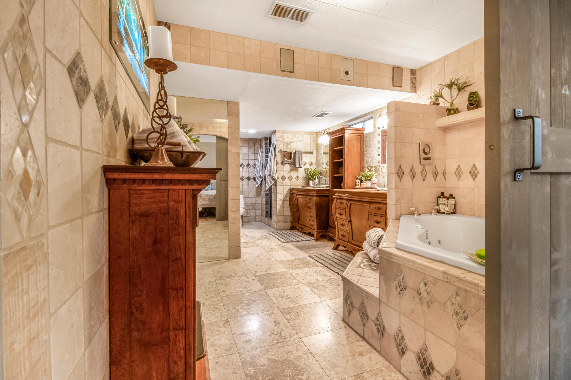 2505 S Ben Maddox Way, Visalia, CA 93292