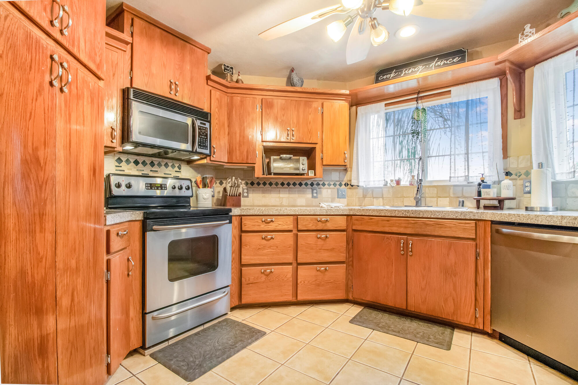 2505 S Ben Maddox Way, Visalia, CA 93292