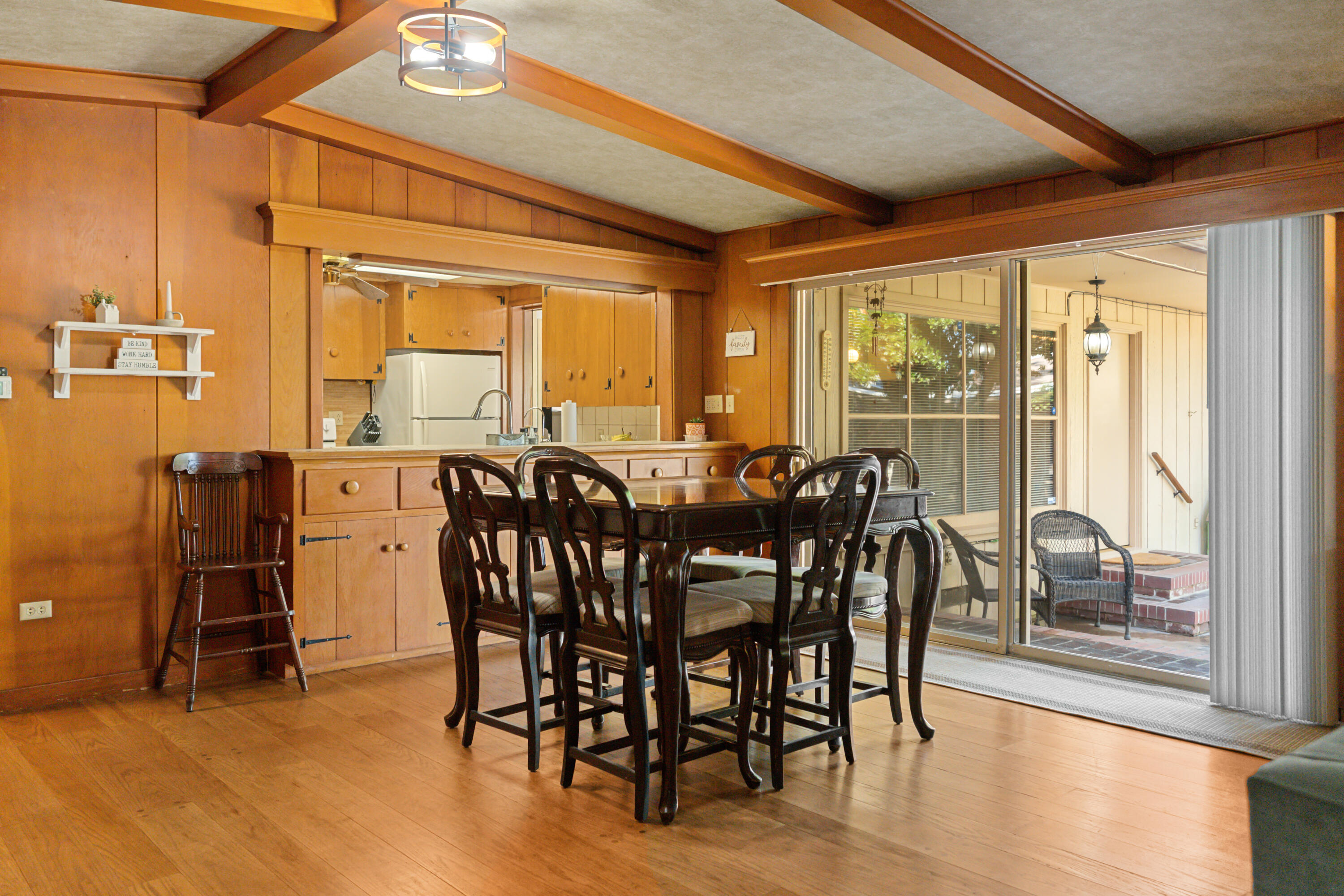 531 E Walnut St, Exeter, CA 93221