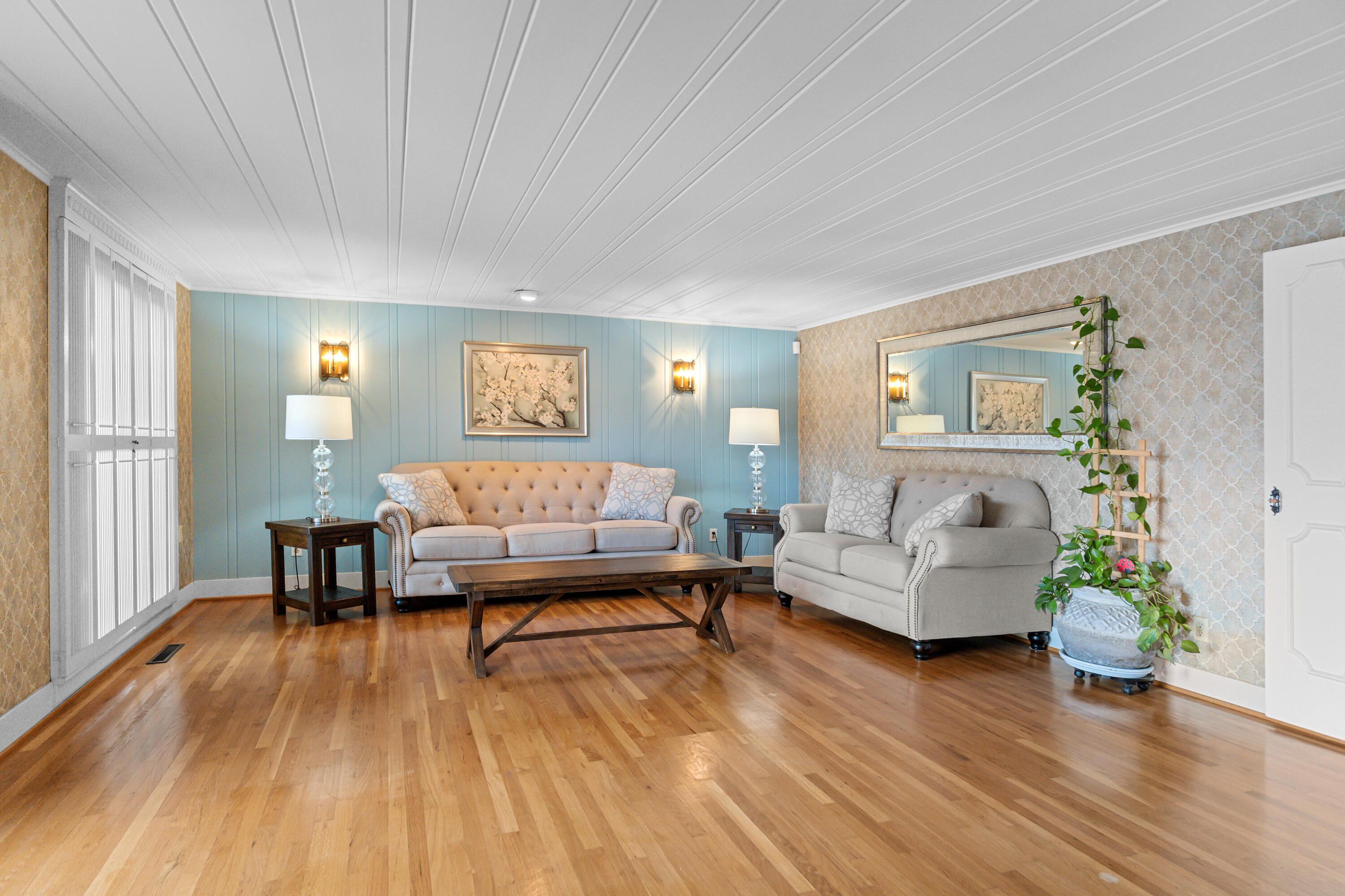 531 E Walnut St, Exeter, CA 93221