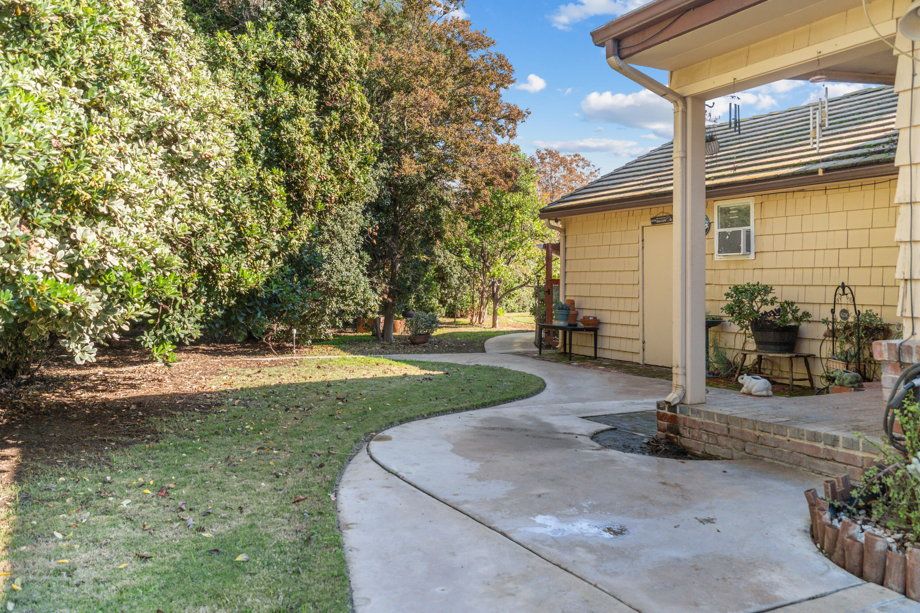 531 E Walnut St, Exeter, CA 93221