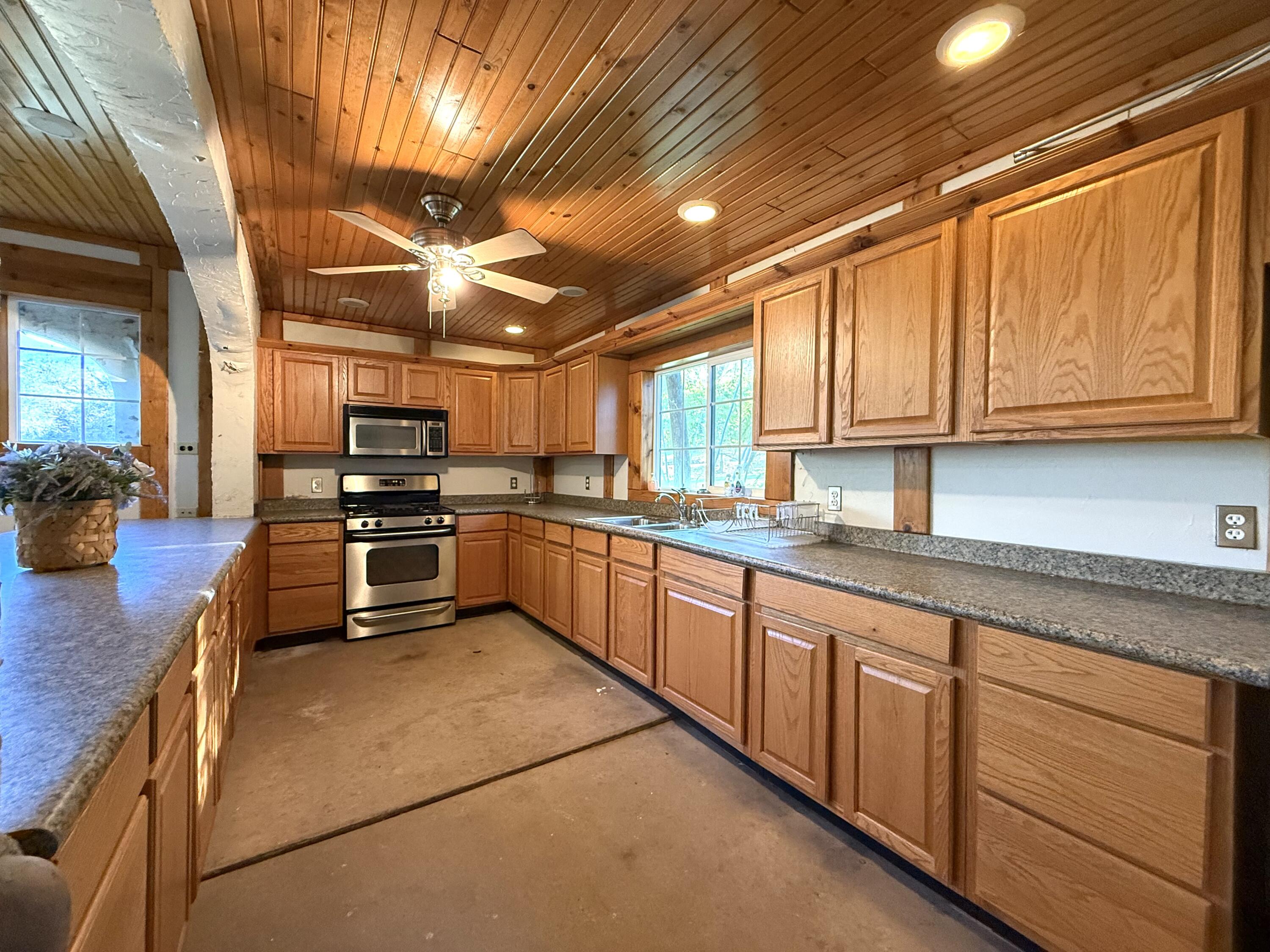 42751 N Fork Dr, Three Rivers, CA 93271