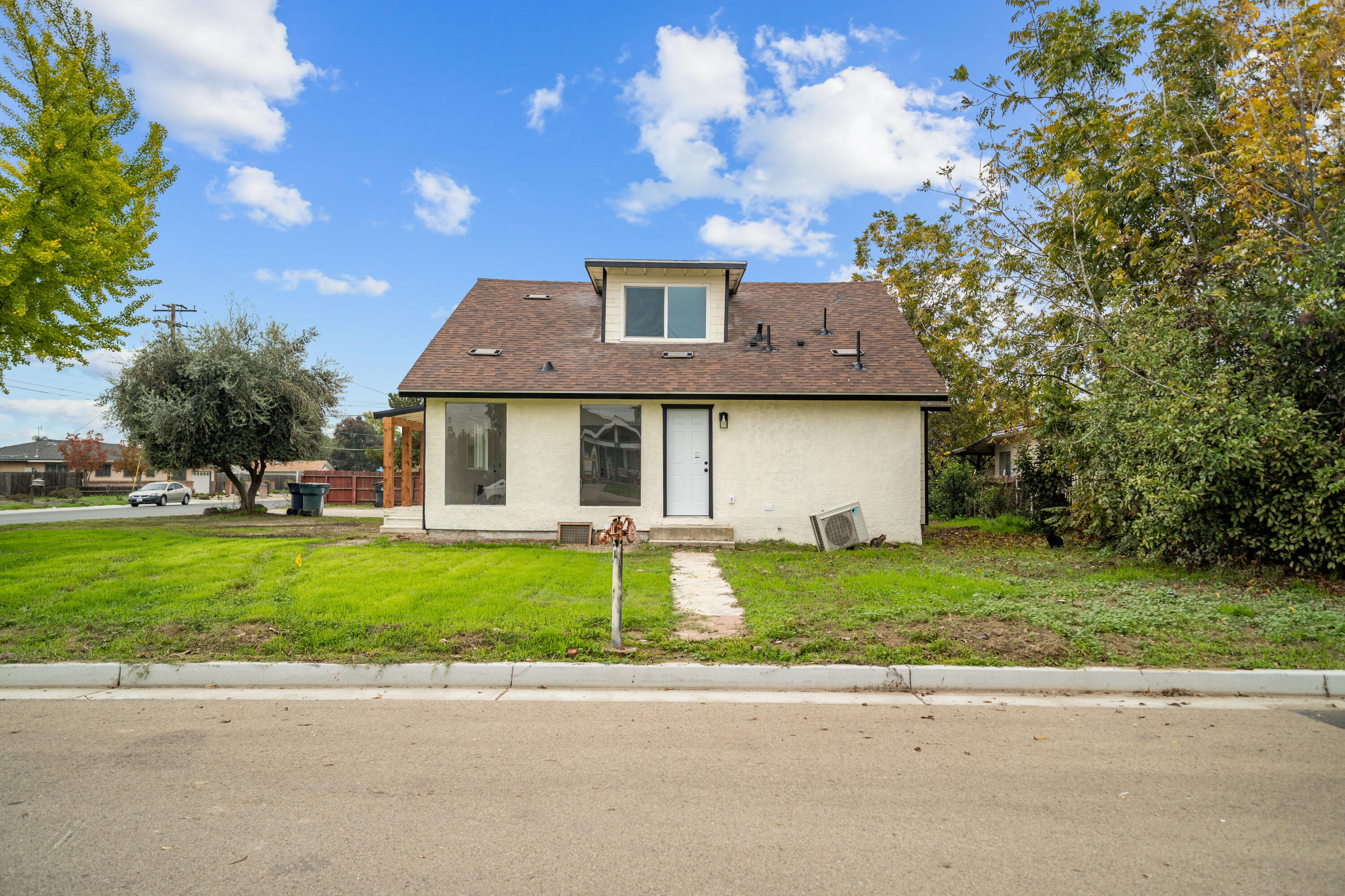 339 S Silva St, Tulare, CA 93274