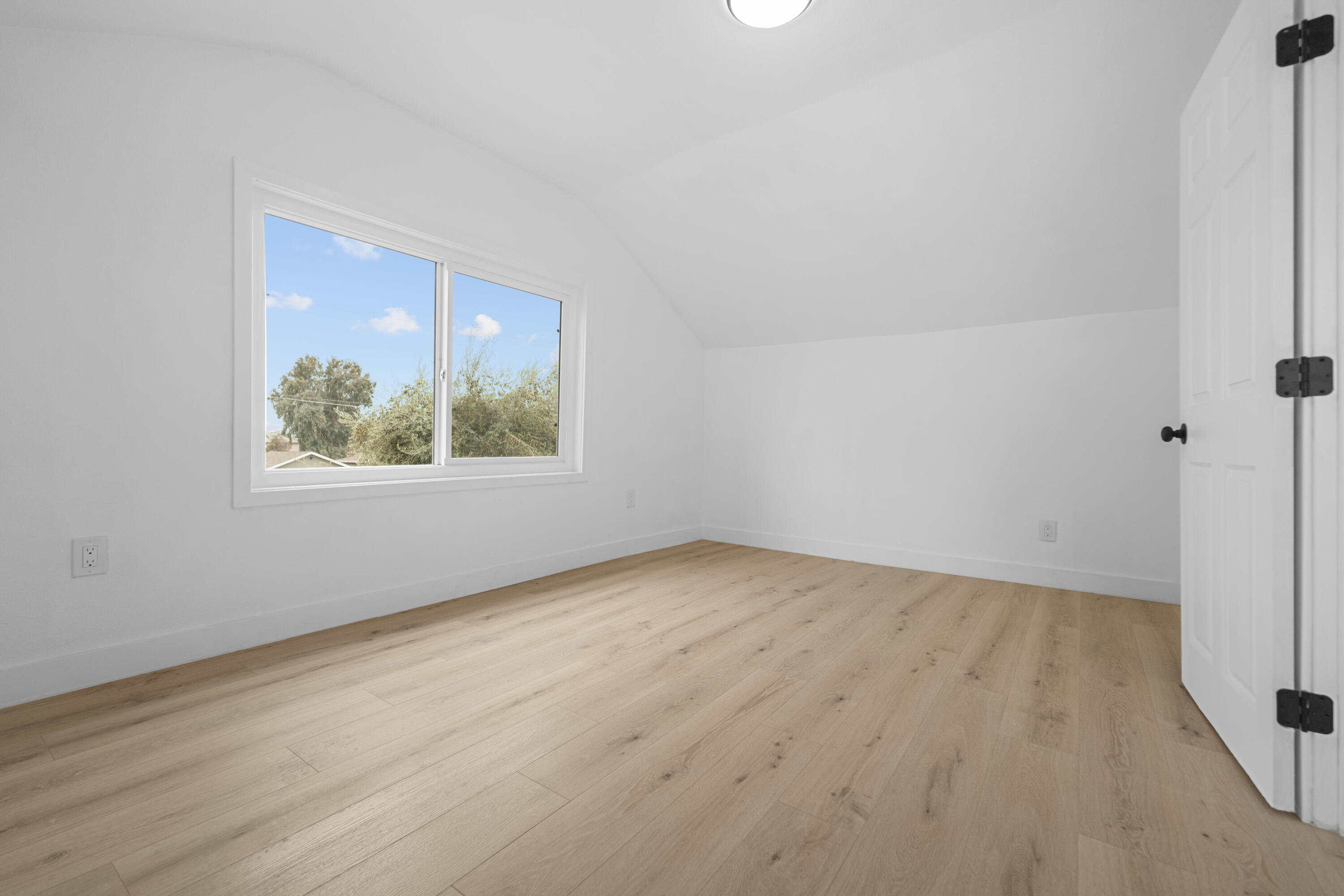 339 S Silva St, Tulare, CA 93274