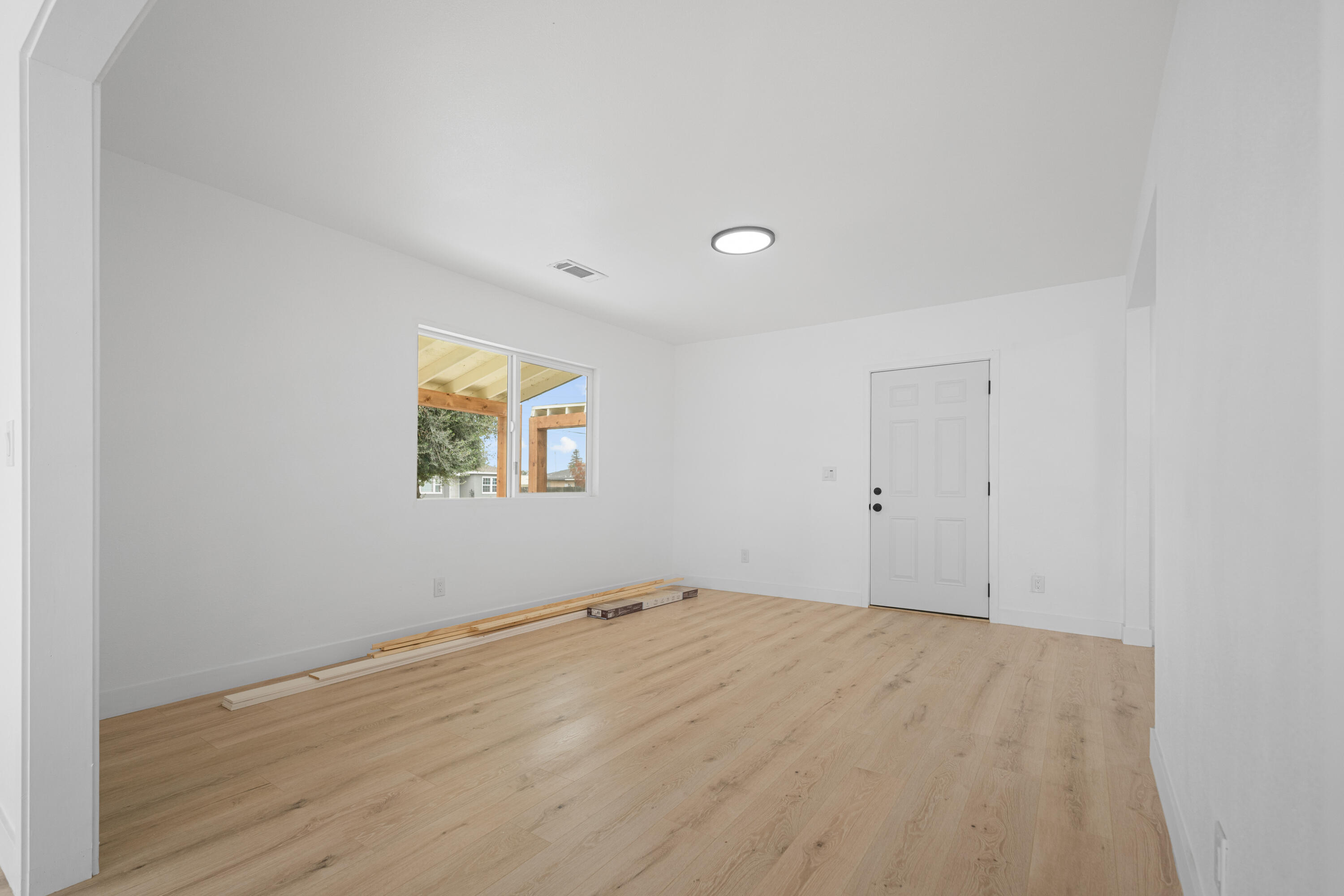 339 S Silva St, Tulare, CA 93274