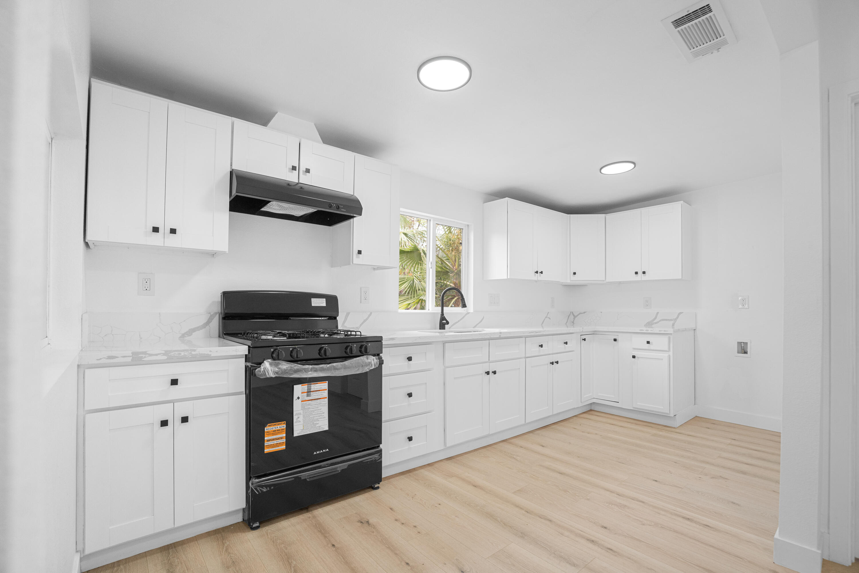 339 S Silva St, Tulare, CA 93274