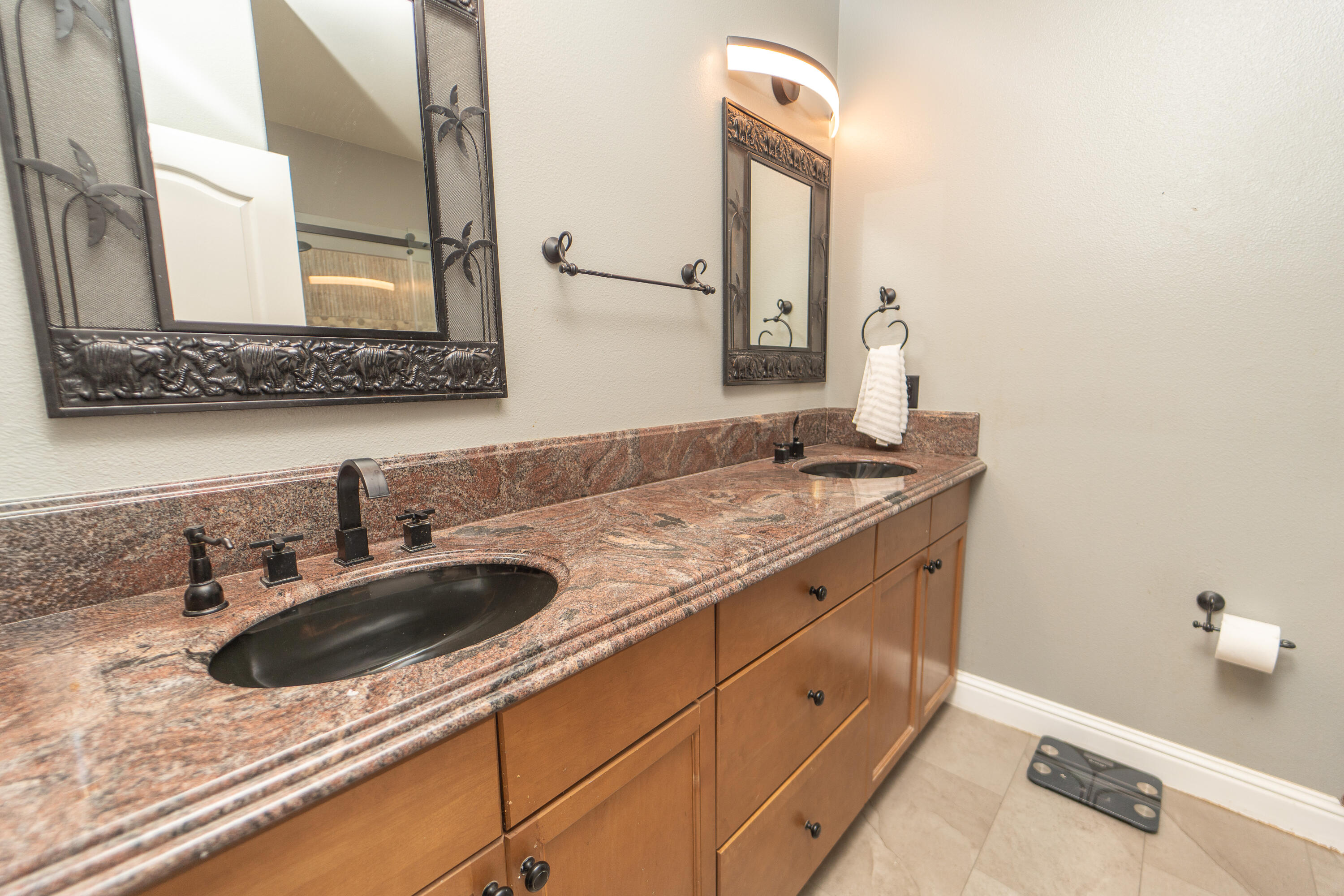 4608 W Addisyn Ct, Visalia, CA 93291