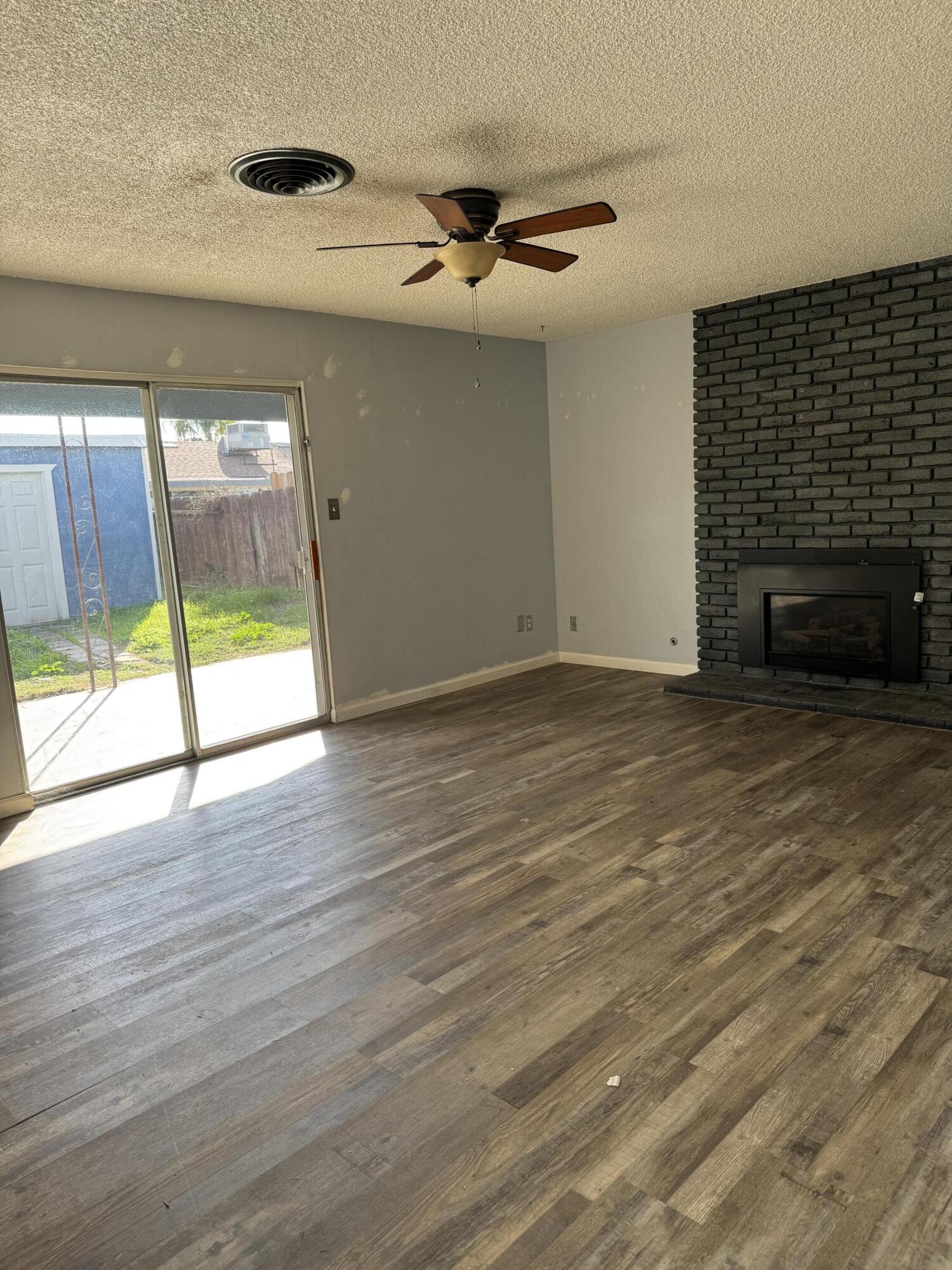 315 W Glendale Ave, Lemoore, CA 93245