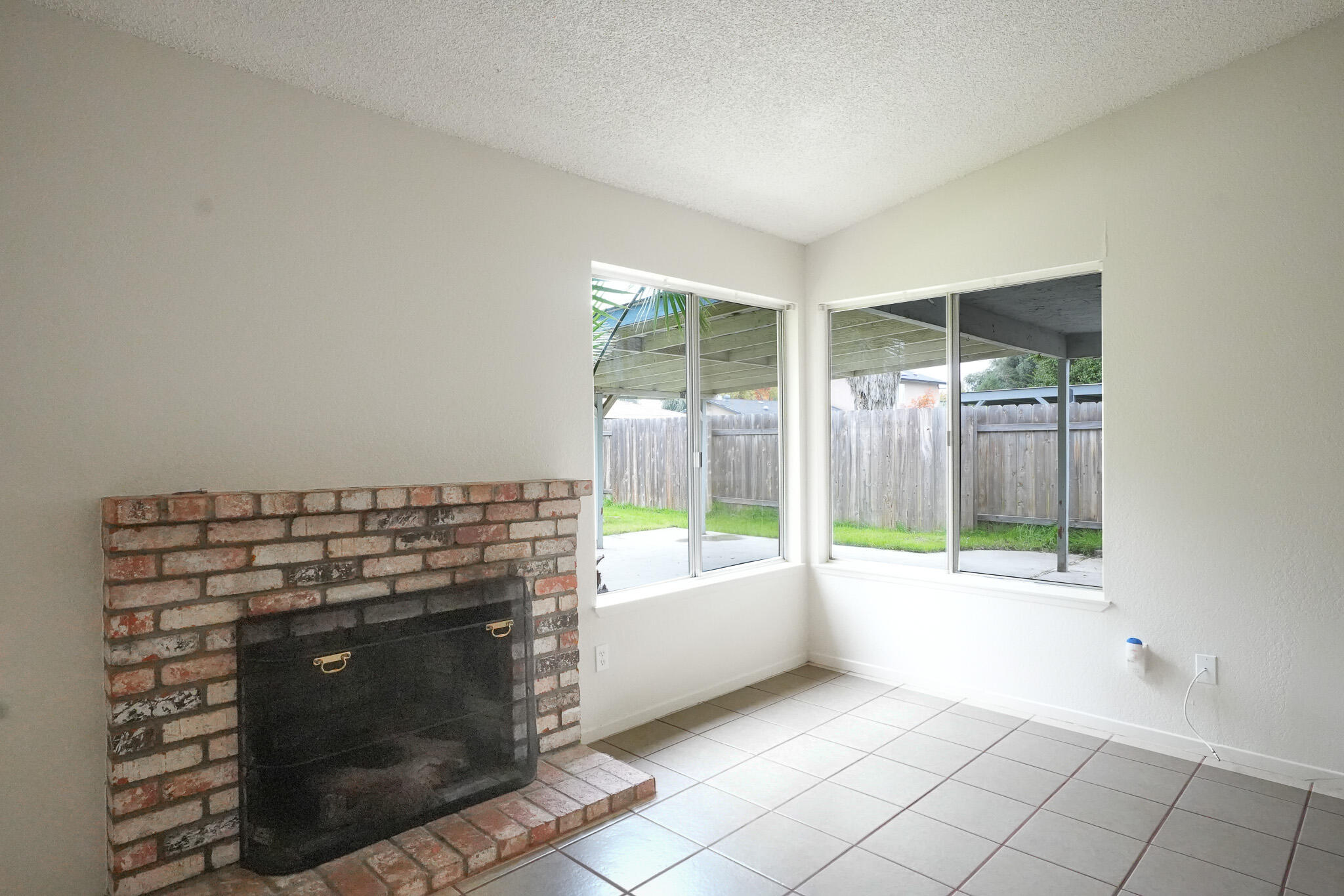 1629 S Rossmoor Ct, Visalia, CA 93277