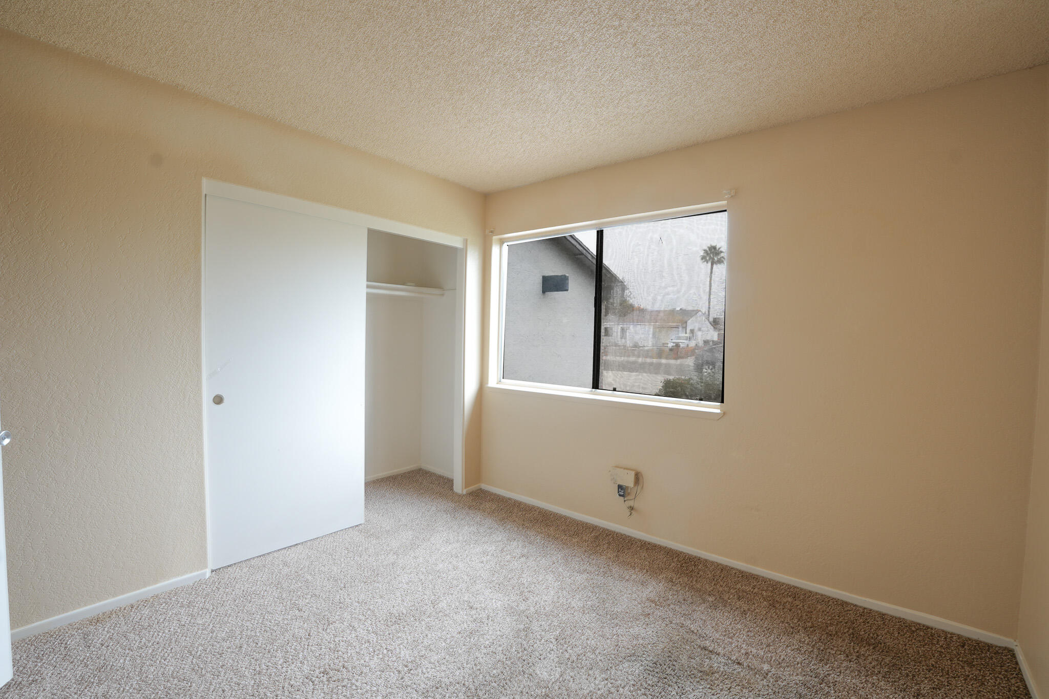 1629 S Rossmoor Ct, Visalia, CA 93277