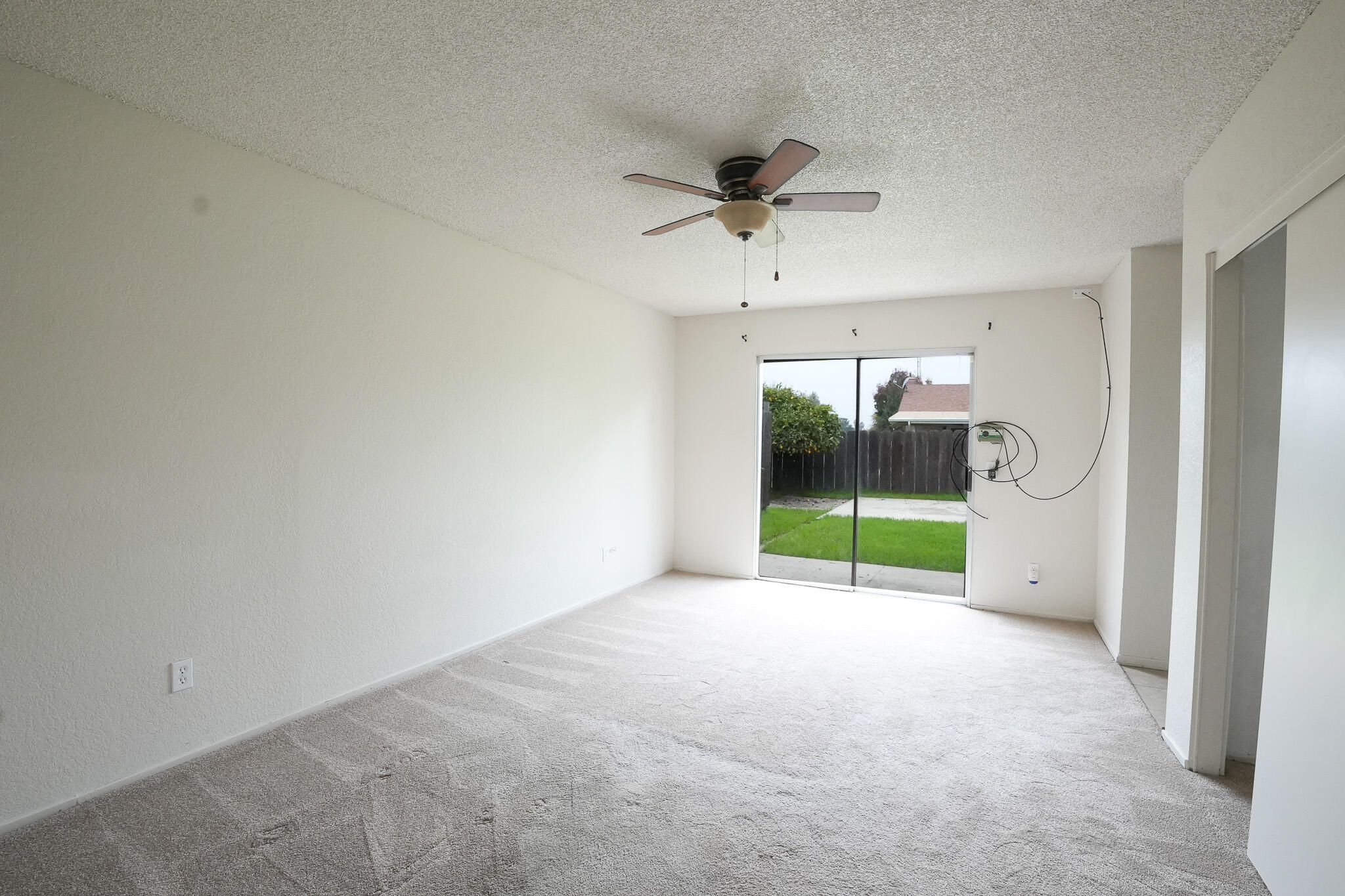 1629 S Rossmoor Ct, Visalia, CA 93277