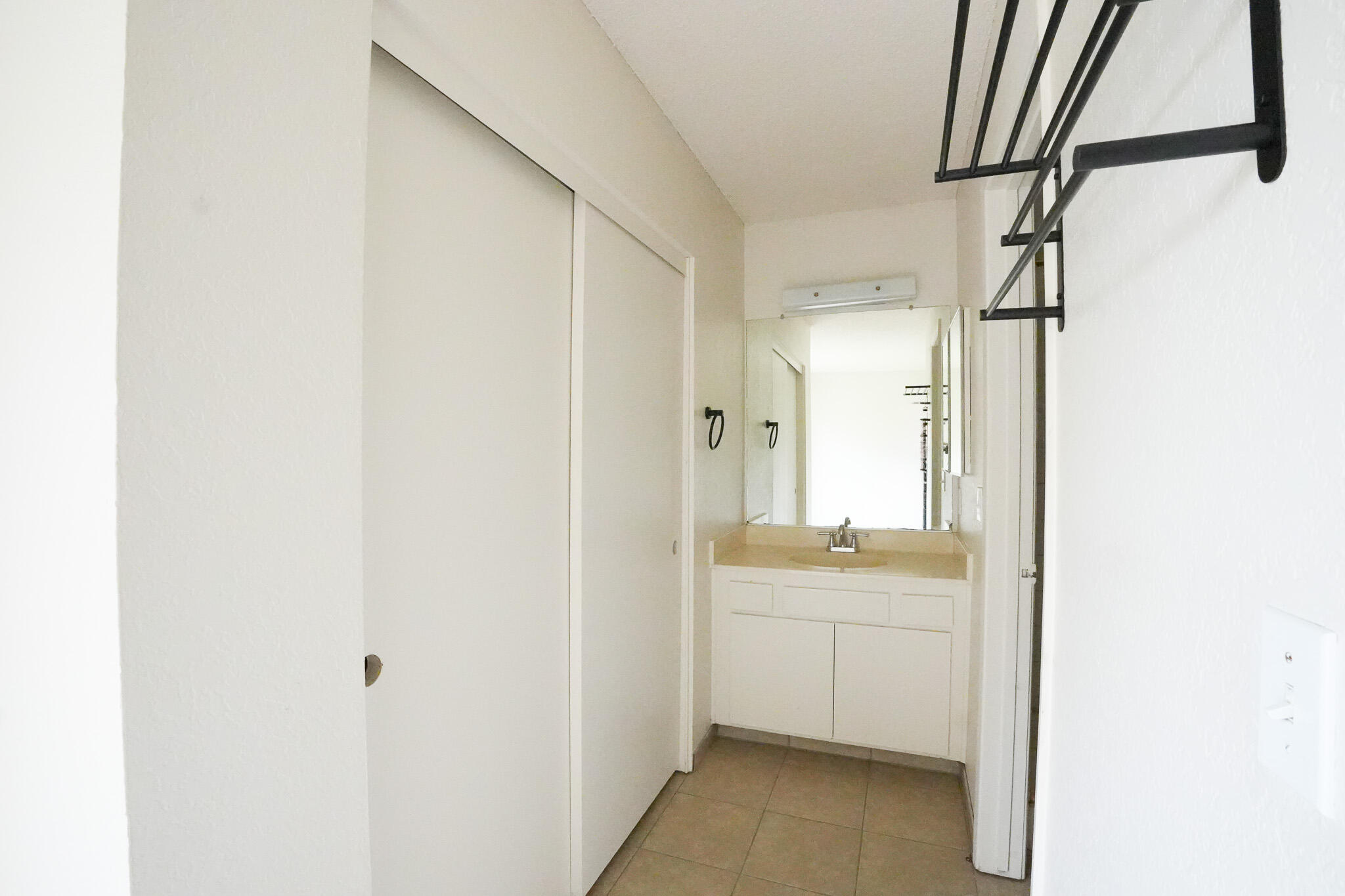 1629 S Rossmoor Ct, Visalia, CA 93277