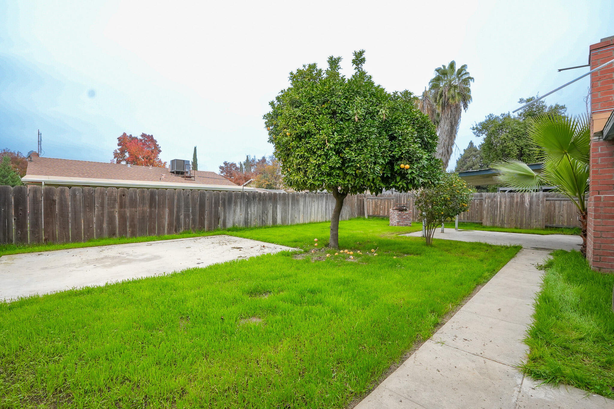 1629 S Rossmoor Ct, Visalia, CA 93277