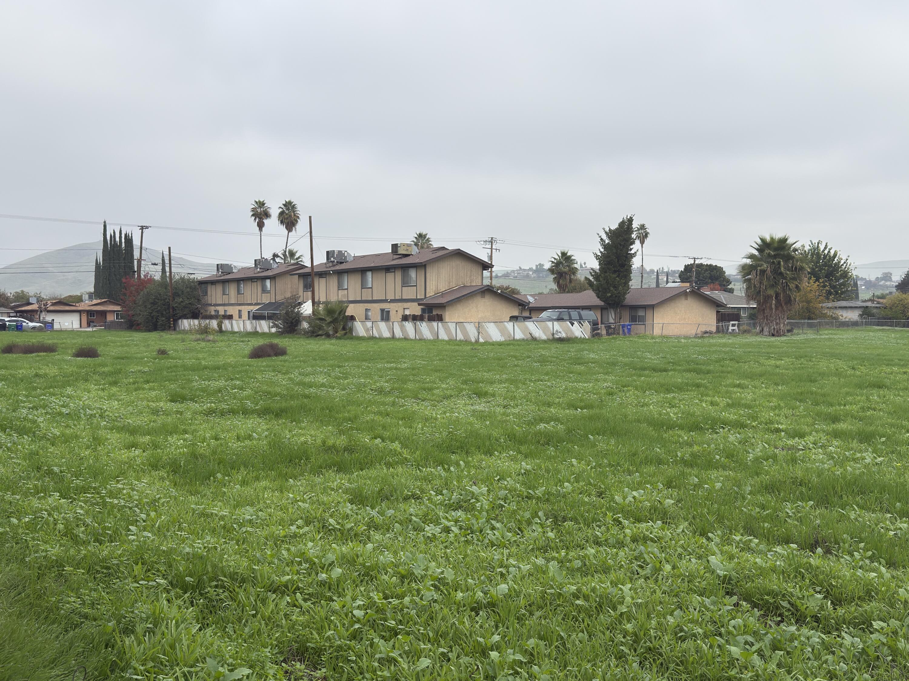 861 W Mulberry Ave, Porterville, CA 93257