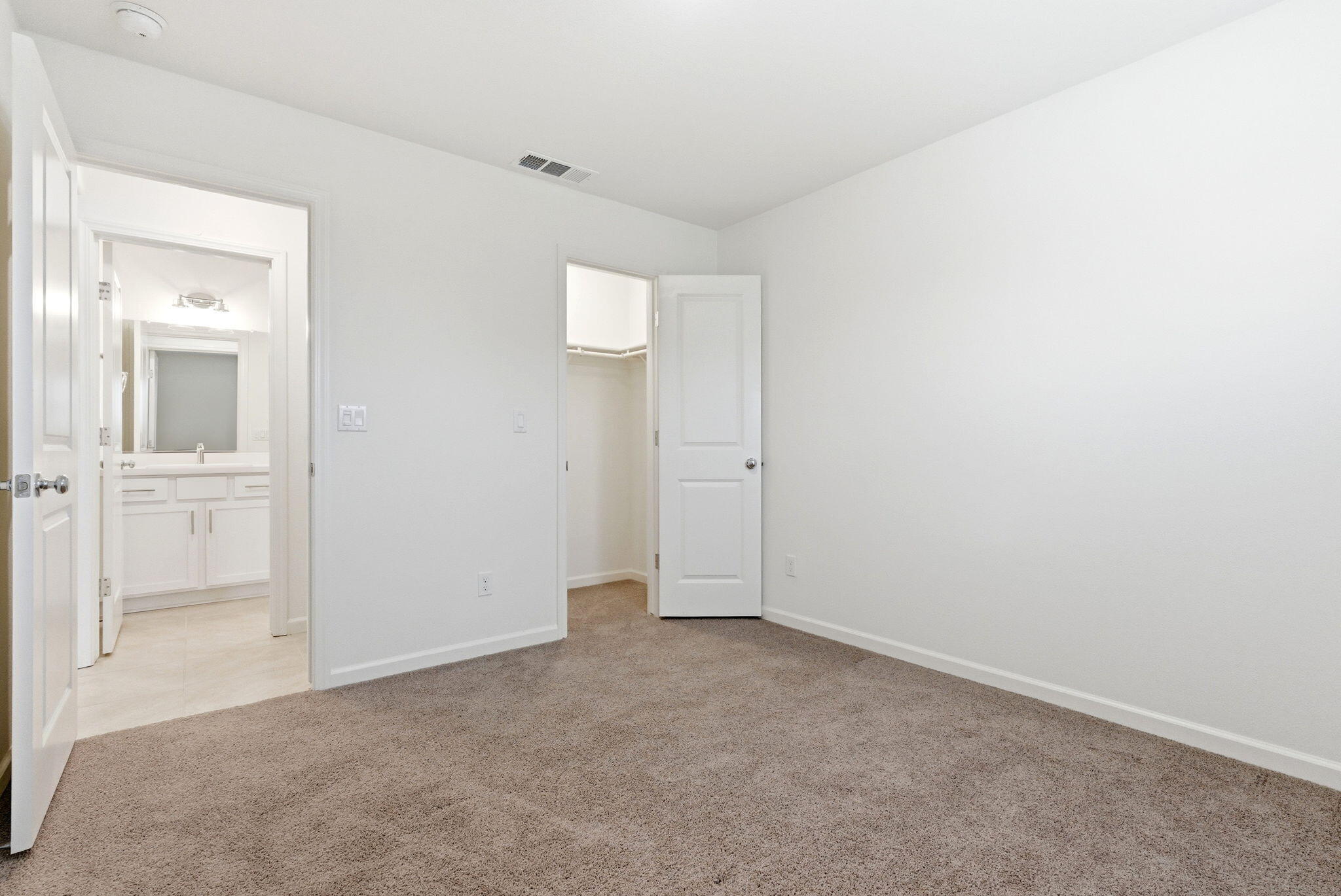 3317 N Clay St, Visalia, CA 93291