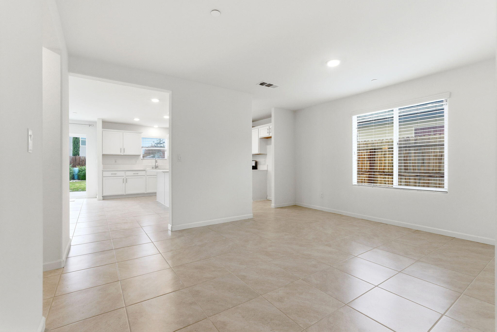 3317 N Clay St, Visalia, CA 93291