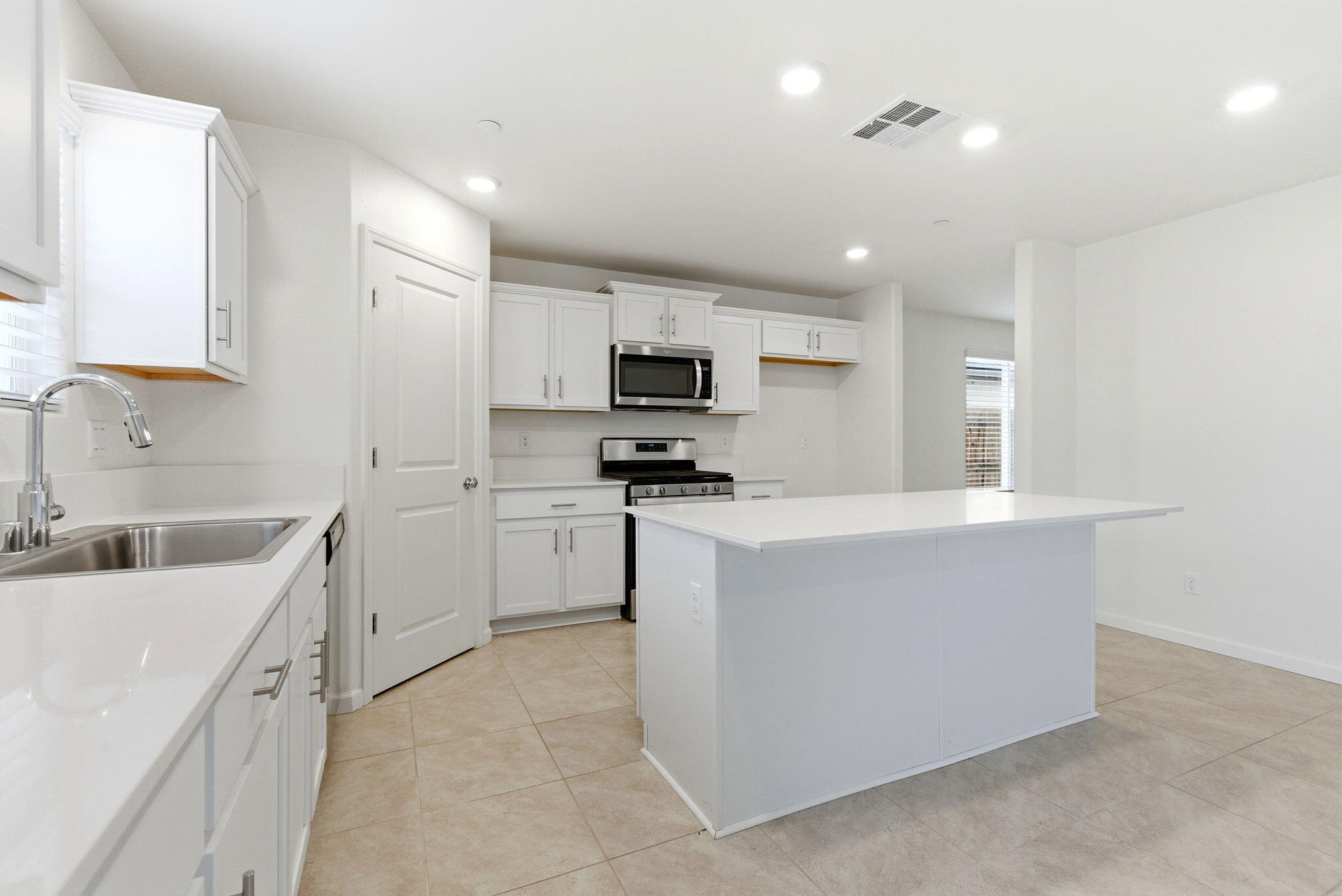 3317 N Clay St, Visalia, CA 93291