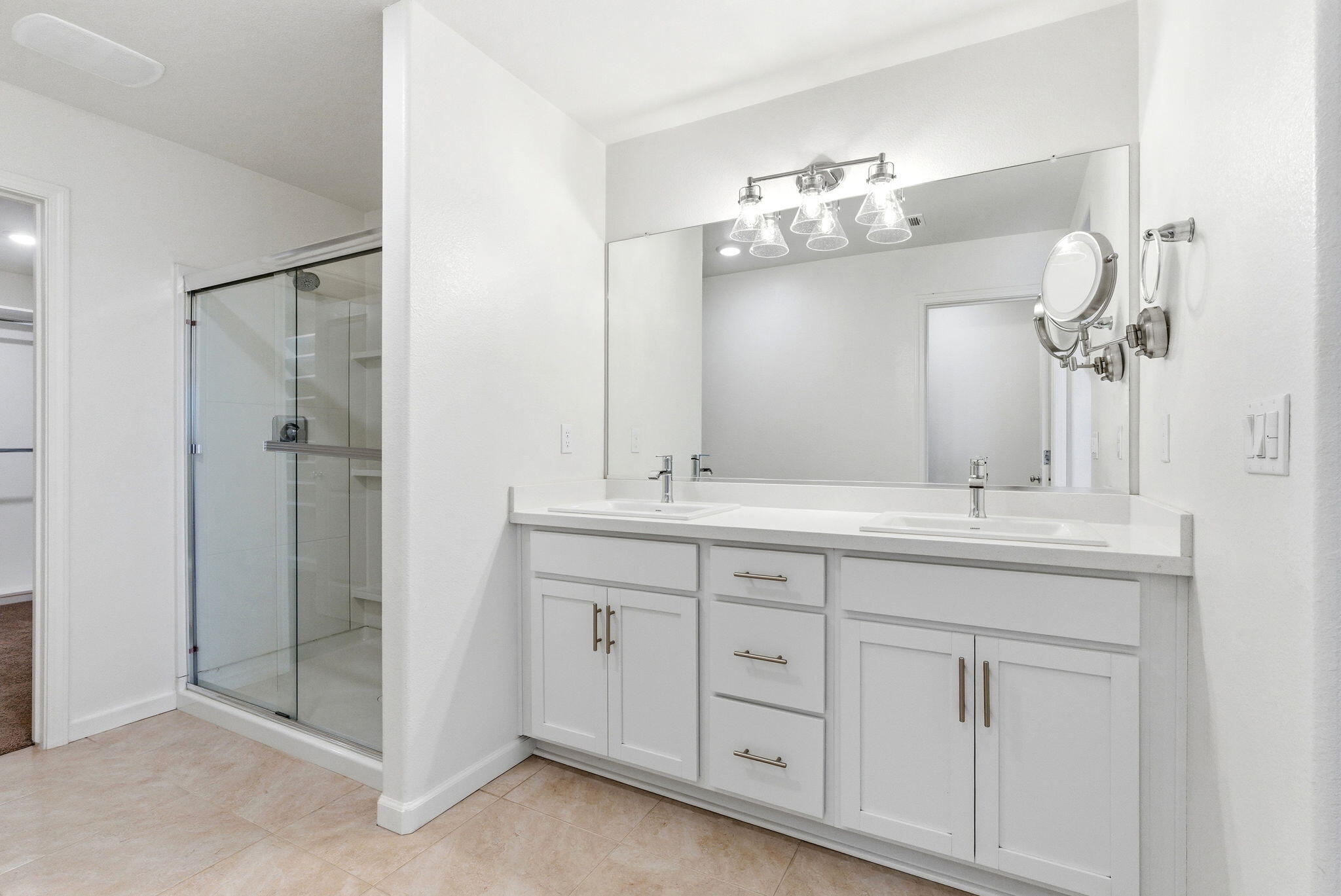 3317 N Clay St, Visalia, CA 93291