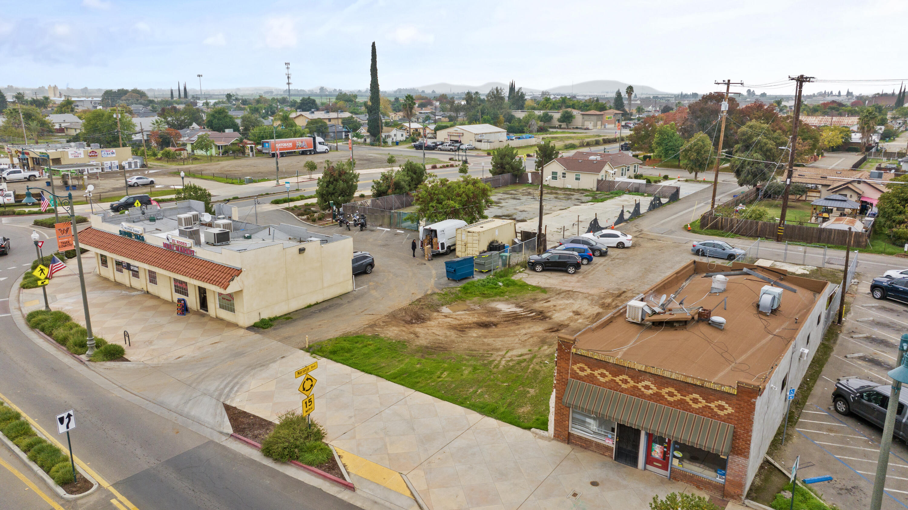 115 N Valencia Blvd, Woodlake, CA 93286