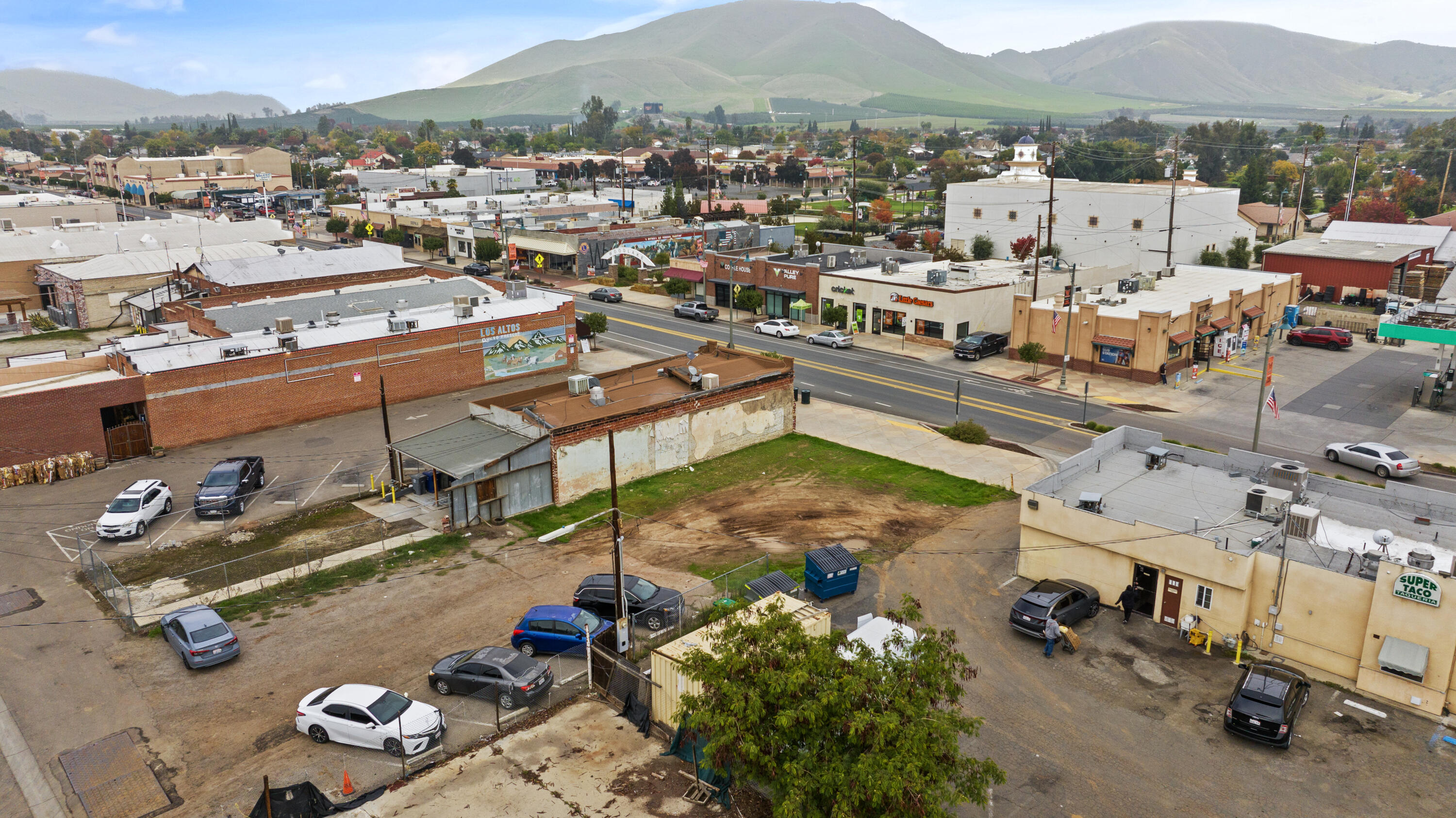 115 N Valencia Blvd, Woodlake, CA 93286