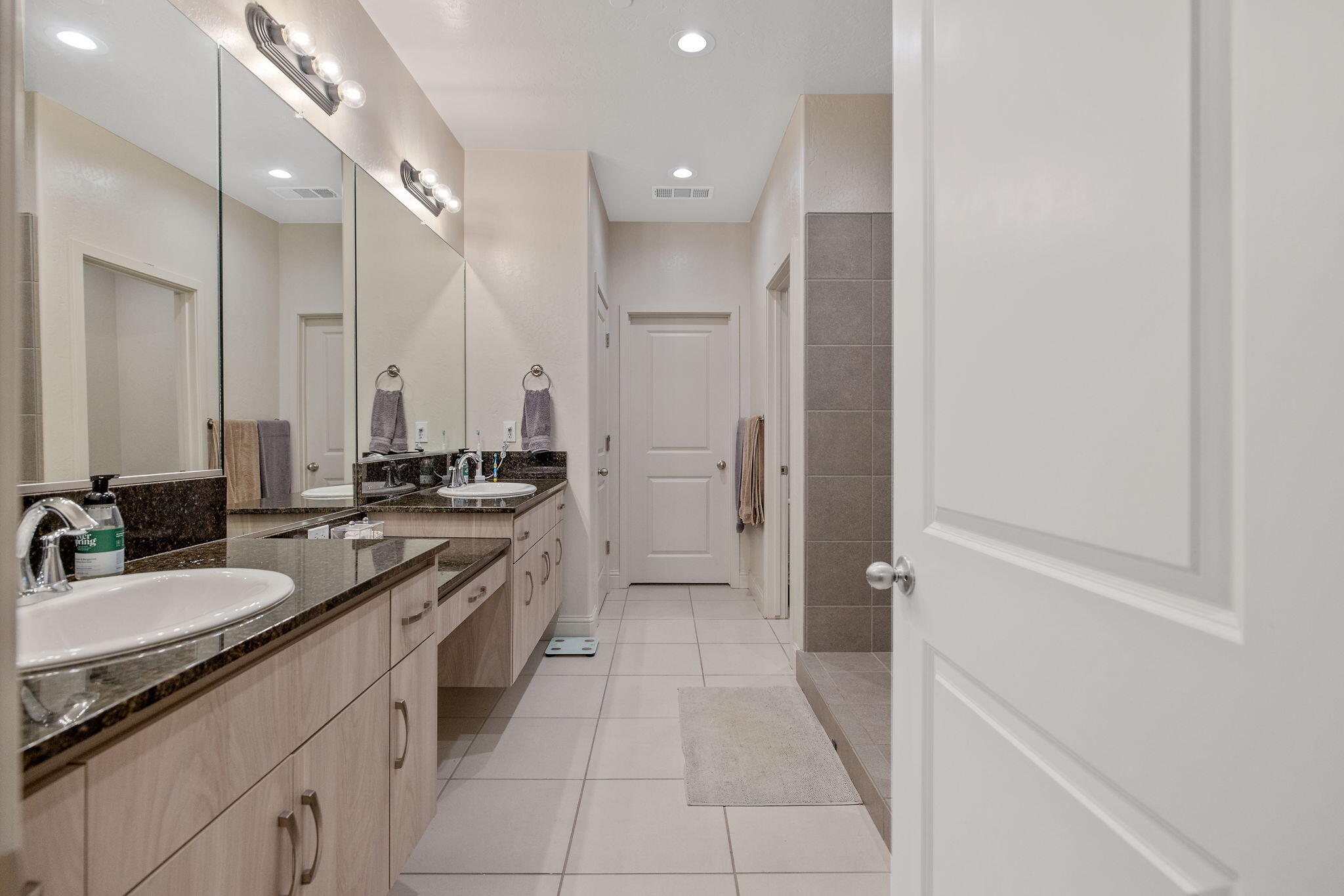 3433 W Milan Ave, Visalia, CA 93277