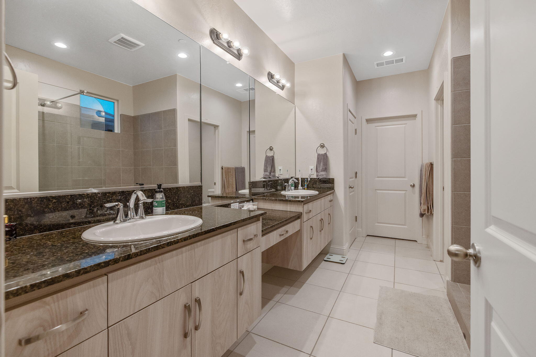 3433 W Milan Ave, Visalia, CA 93277