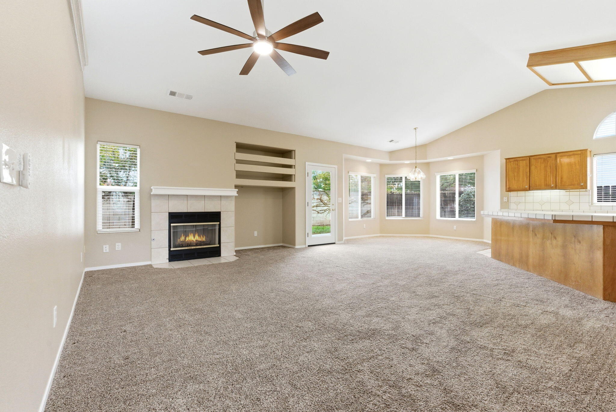 2744 W Ceres Ct, Visalia, CA 93291