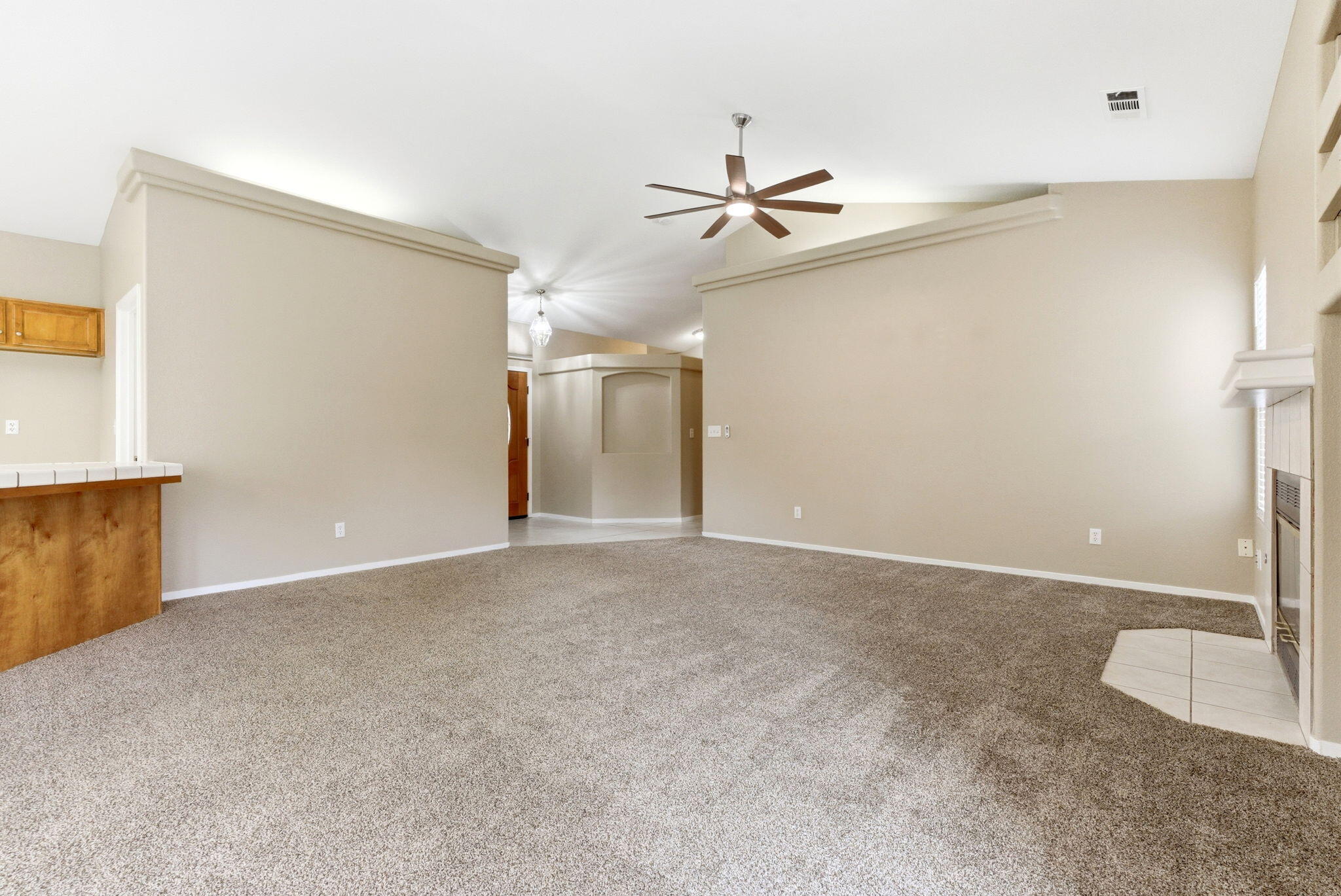 2744 W Ceres Ct, Visalia, CA 93291