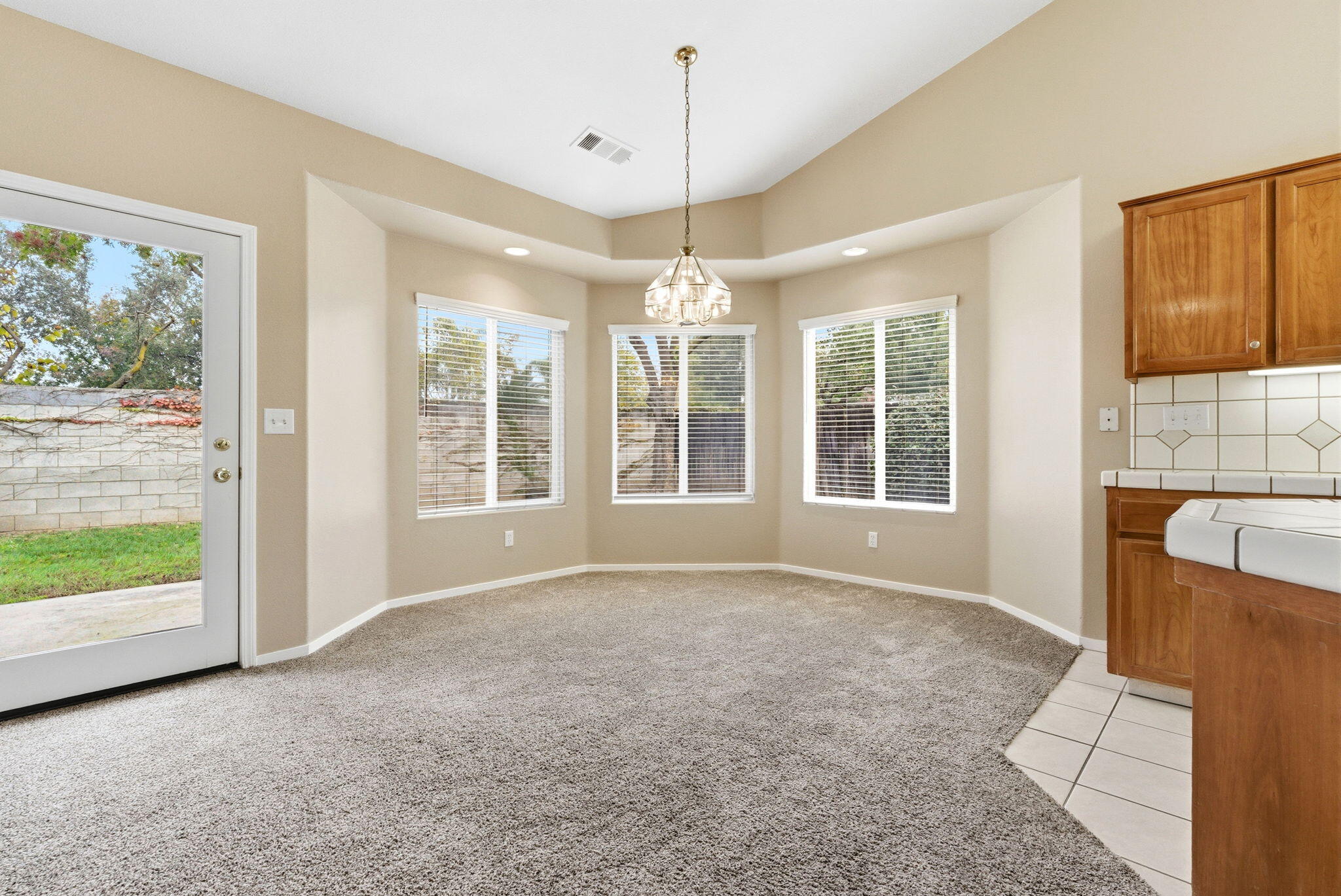 2744 W Ceres Ct, Visalia, CA 93291