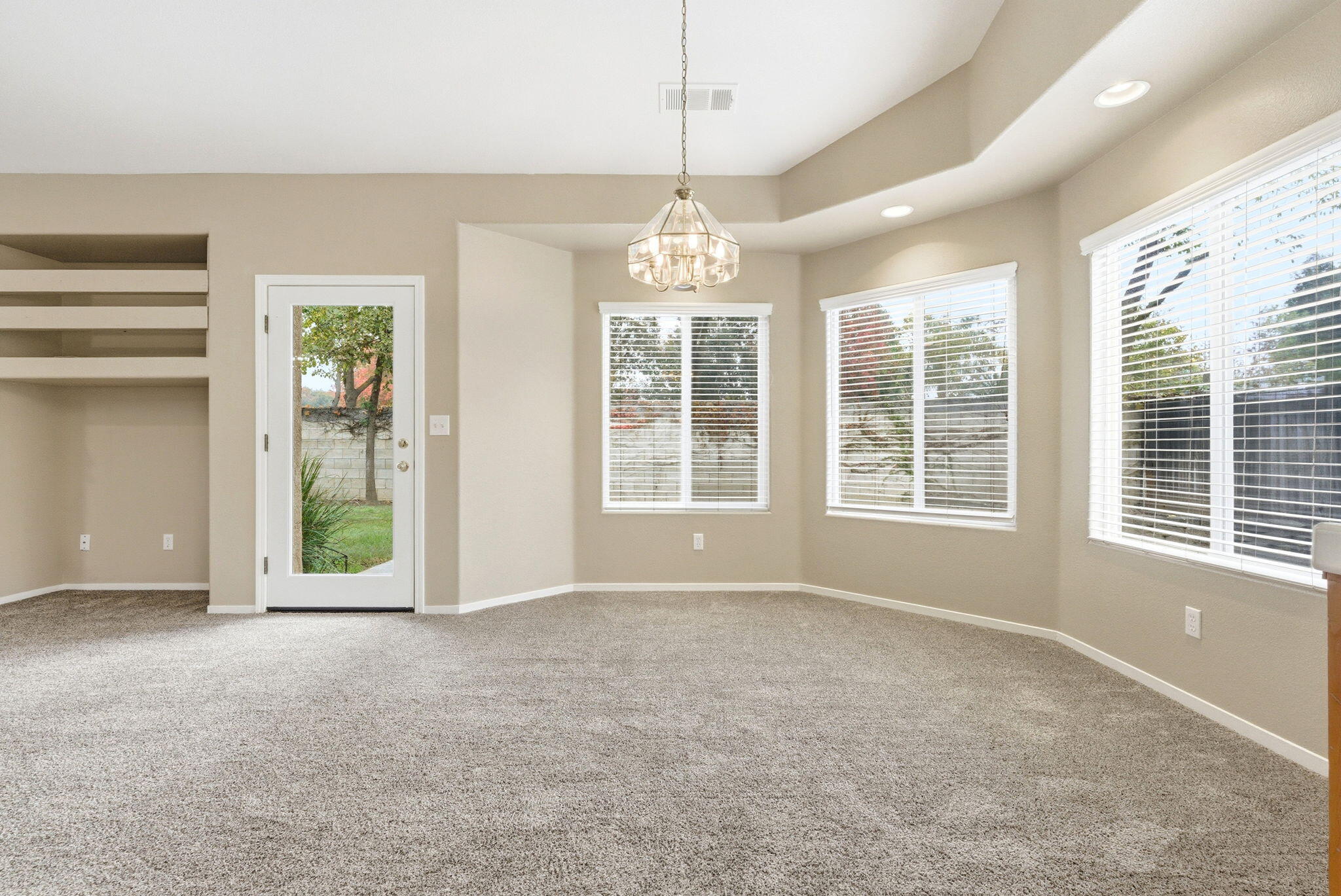 2744 W Ceres Ct, Visalia, CA 93291