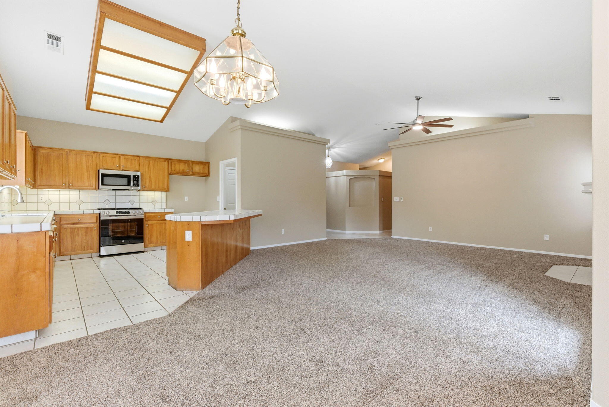 2744 W Ceres Ct, Visalia, CA 93291