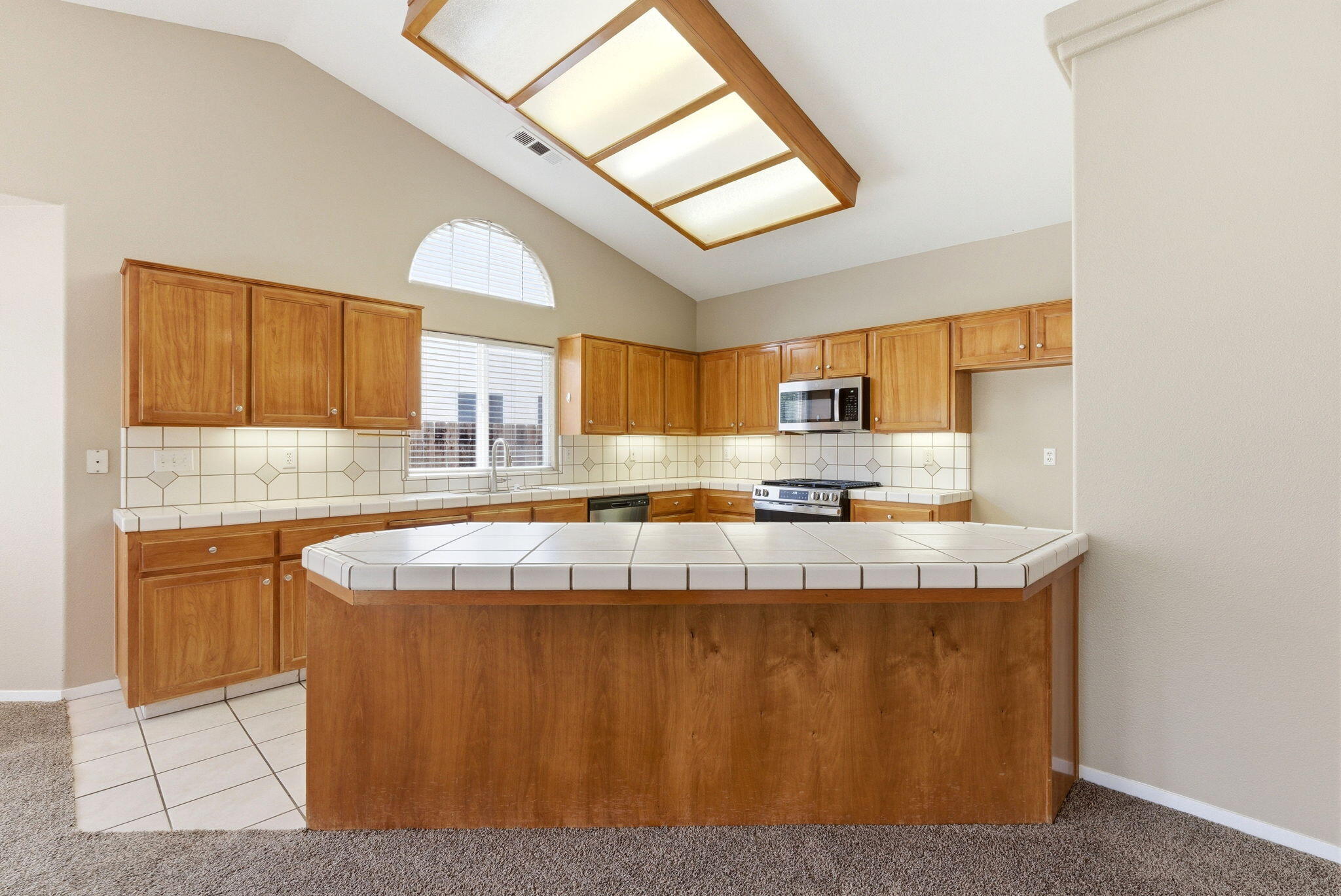 2744 W Ceres Ct, Visalia, CA 93291