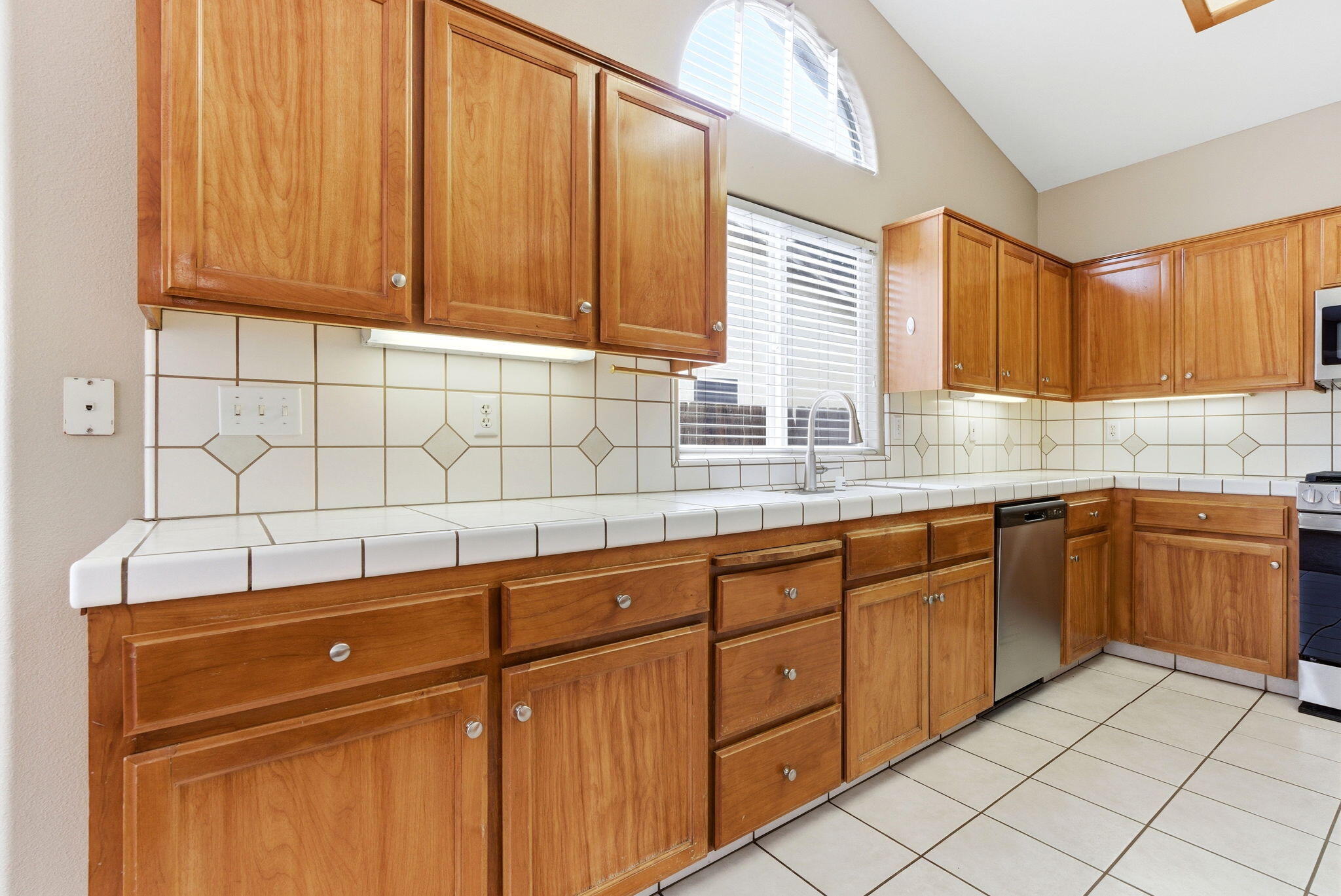 2744 W Ceres Ct, Visalia, CA 93291