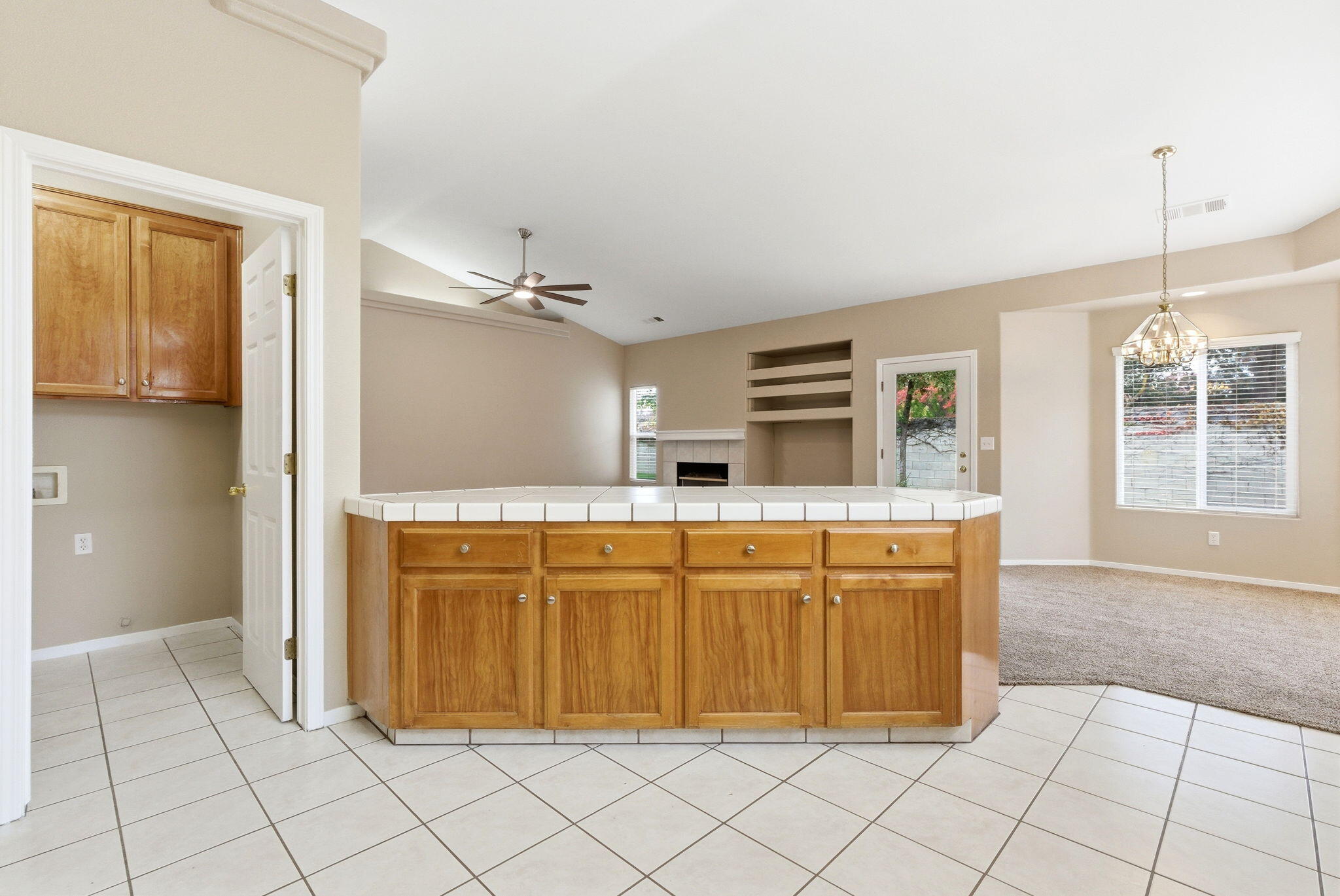 2744 W Ceres Ct, Visalia, CA 93291