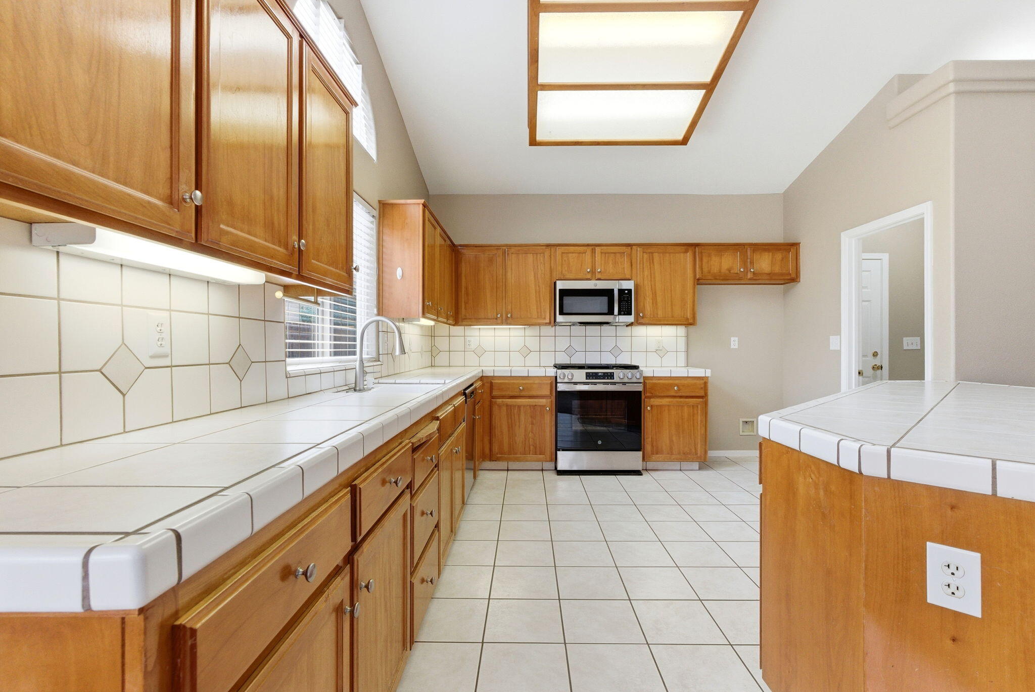 2744 W Ceres Ct, Visalia, CA 93291