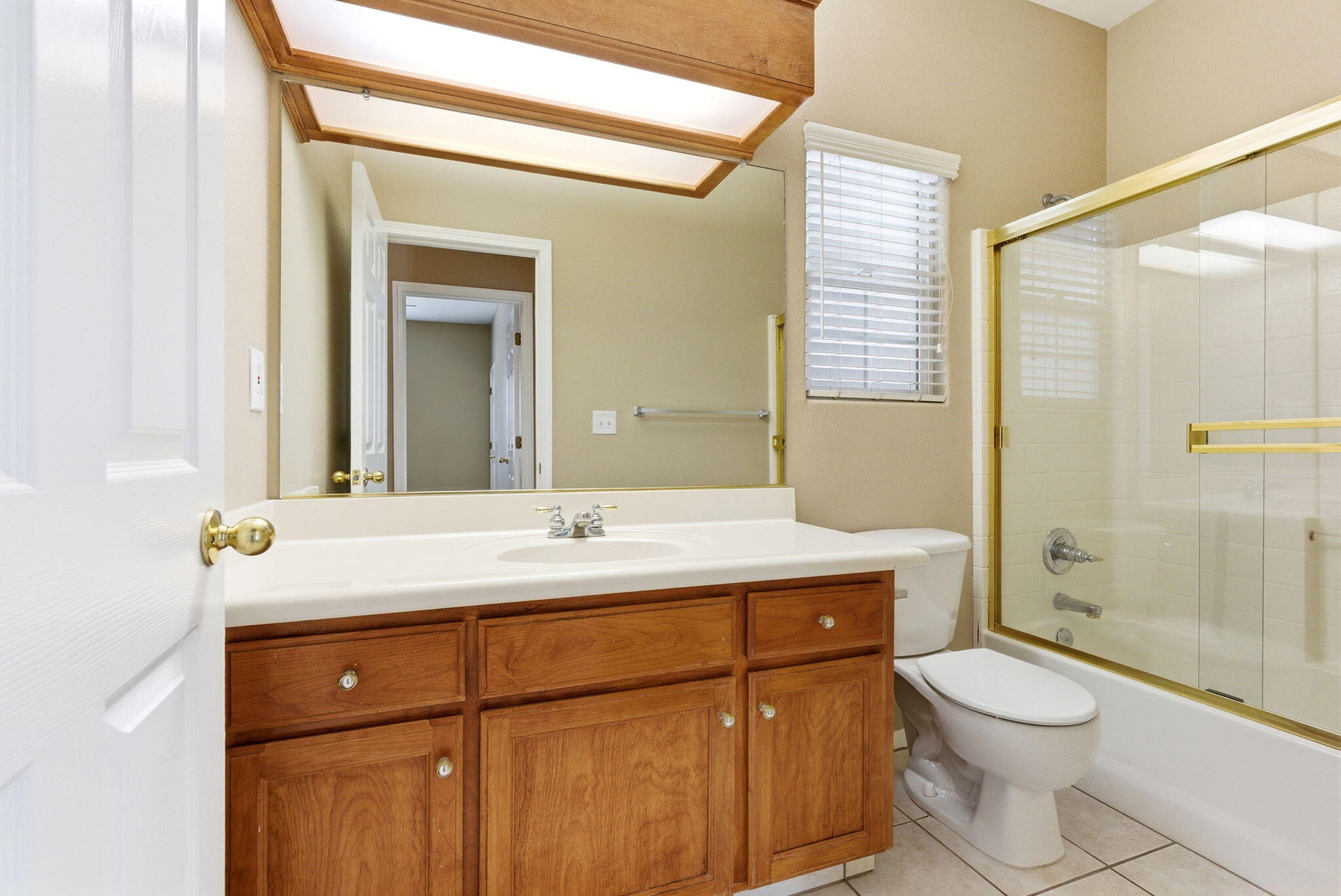 2744 W Ceres Ct, Visalia, CA 93291