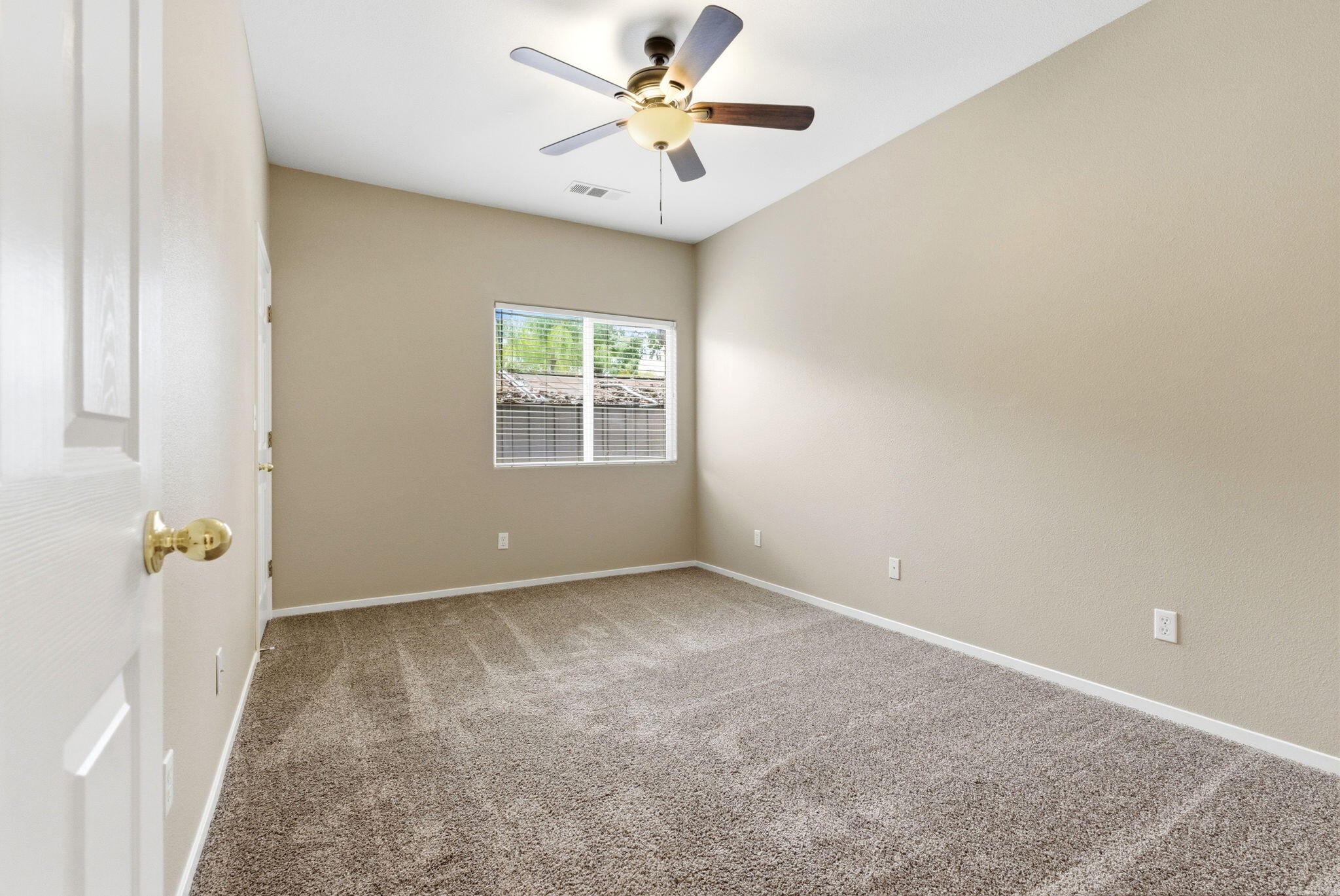 2744 W Ceres Ct, Visalia, CA 93291