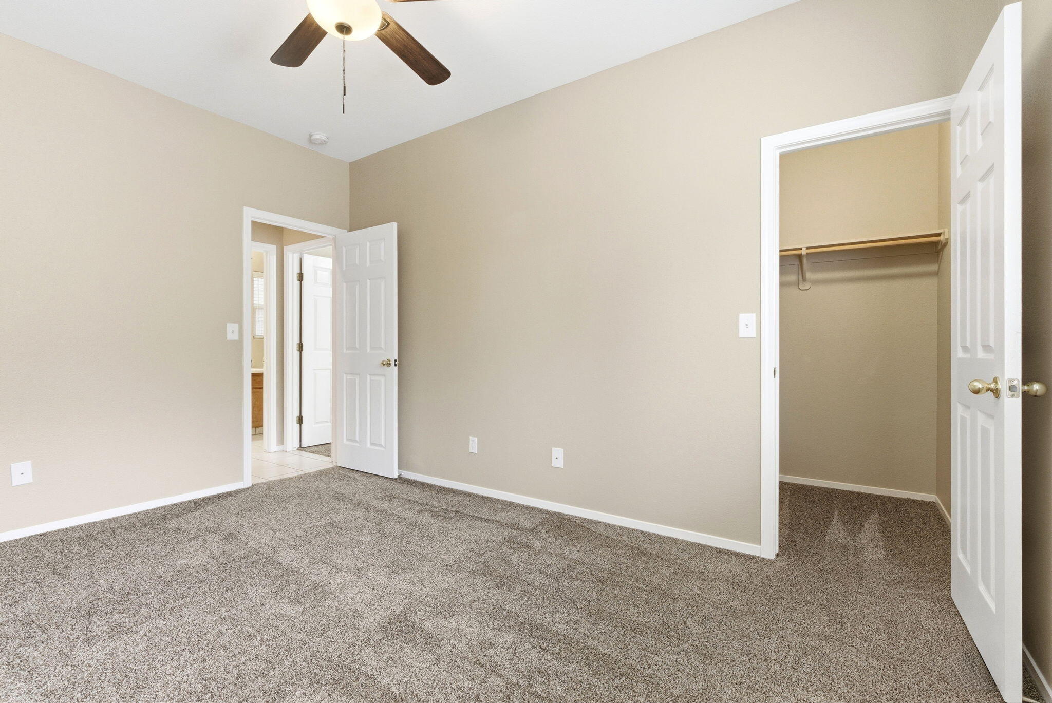 2744 W Ceres Ct, Visalia, CA 93291